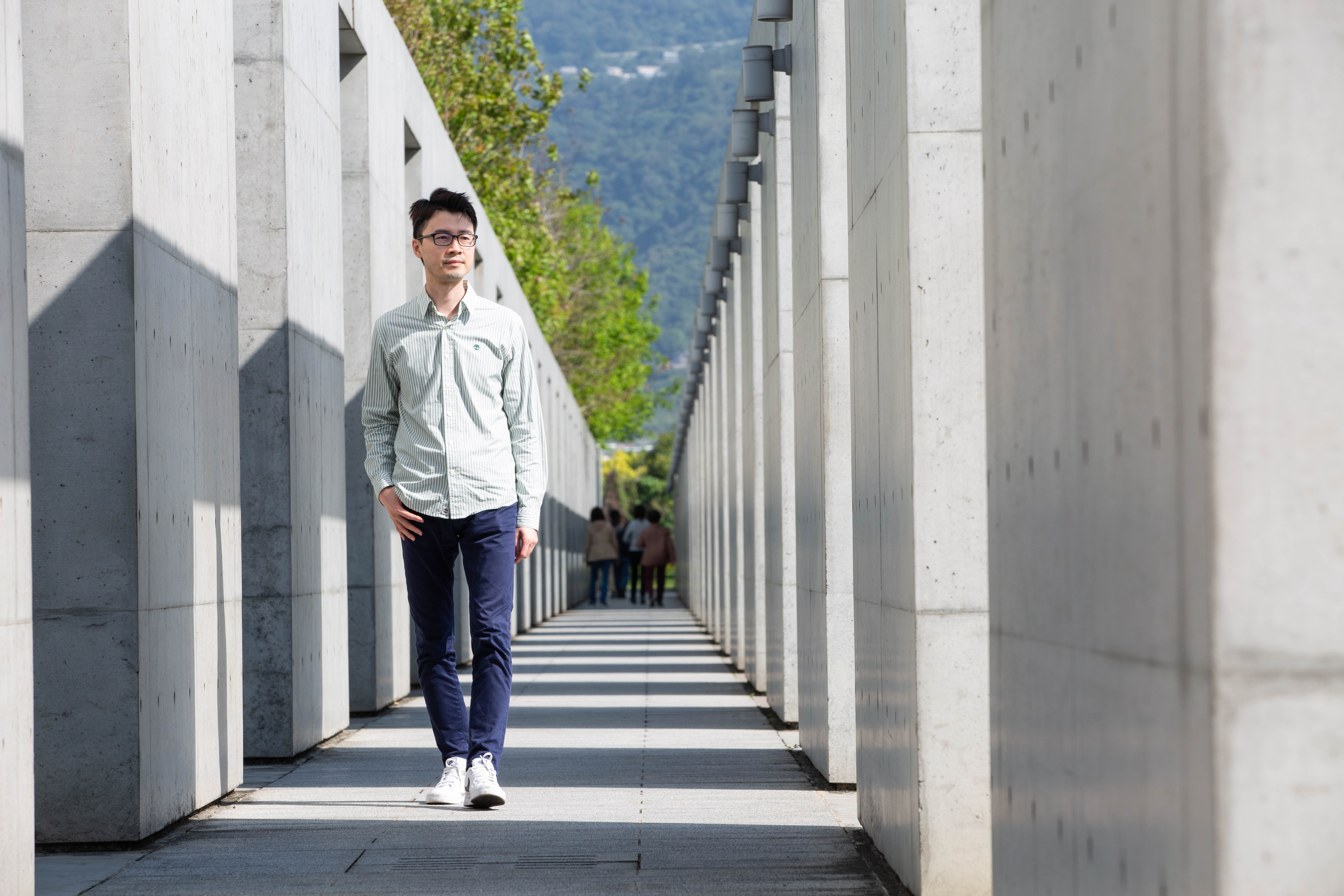 清水模建築工法嚴謹且縝密，邱威龍也將這樣的精神運用在投資上。