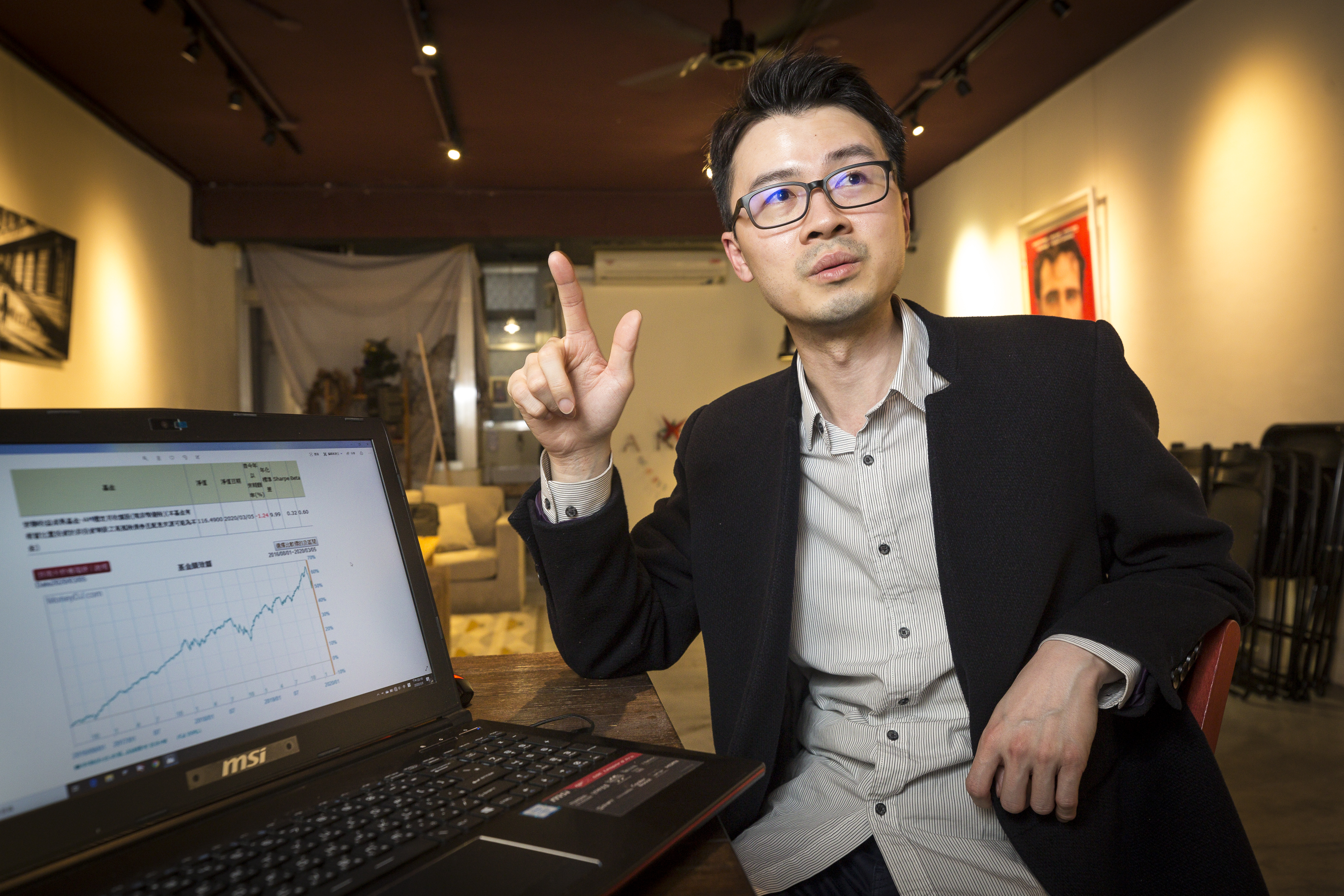 7年級生邱威龍投資高配息基金12年，如今已達到每年被動收入百萬元的目標。