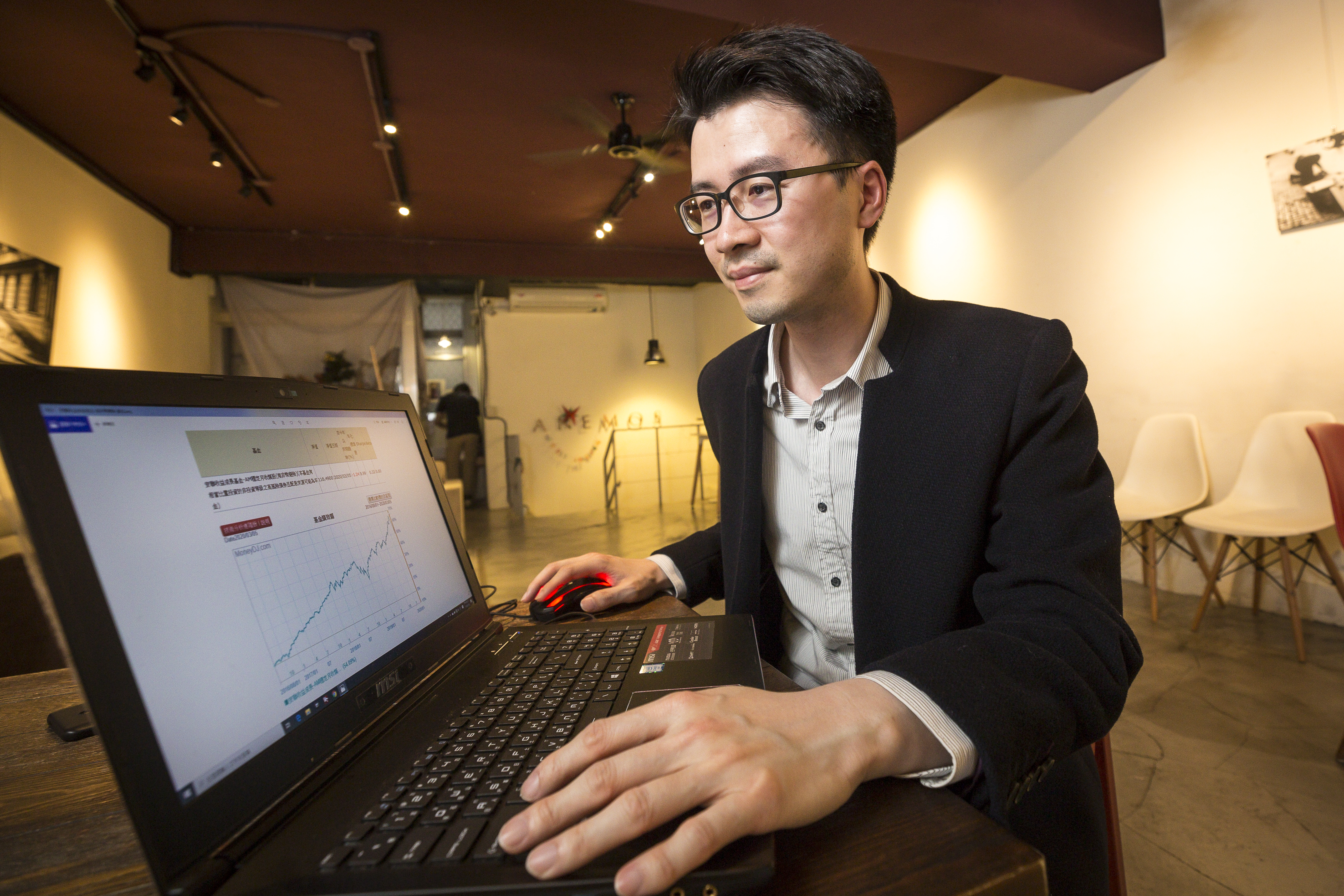 高配息基金波動風險大,但邱威龍的重點在長時間且有紀律地投資。