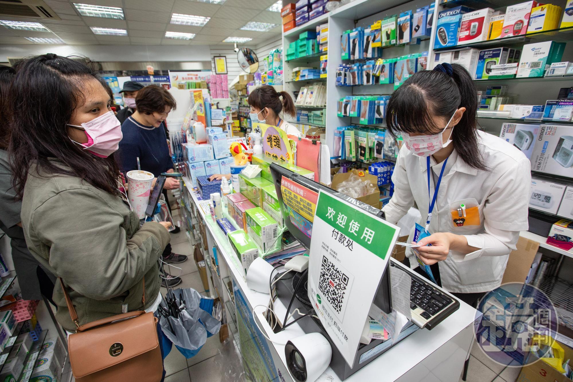 4月9日（下週四）起，每14天可以購買口罩，成人9片或兒童10片，不限身分證單雙號分流，每天都可任選成人或兒童購買。