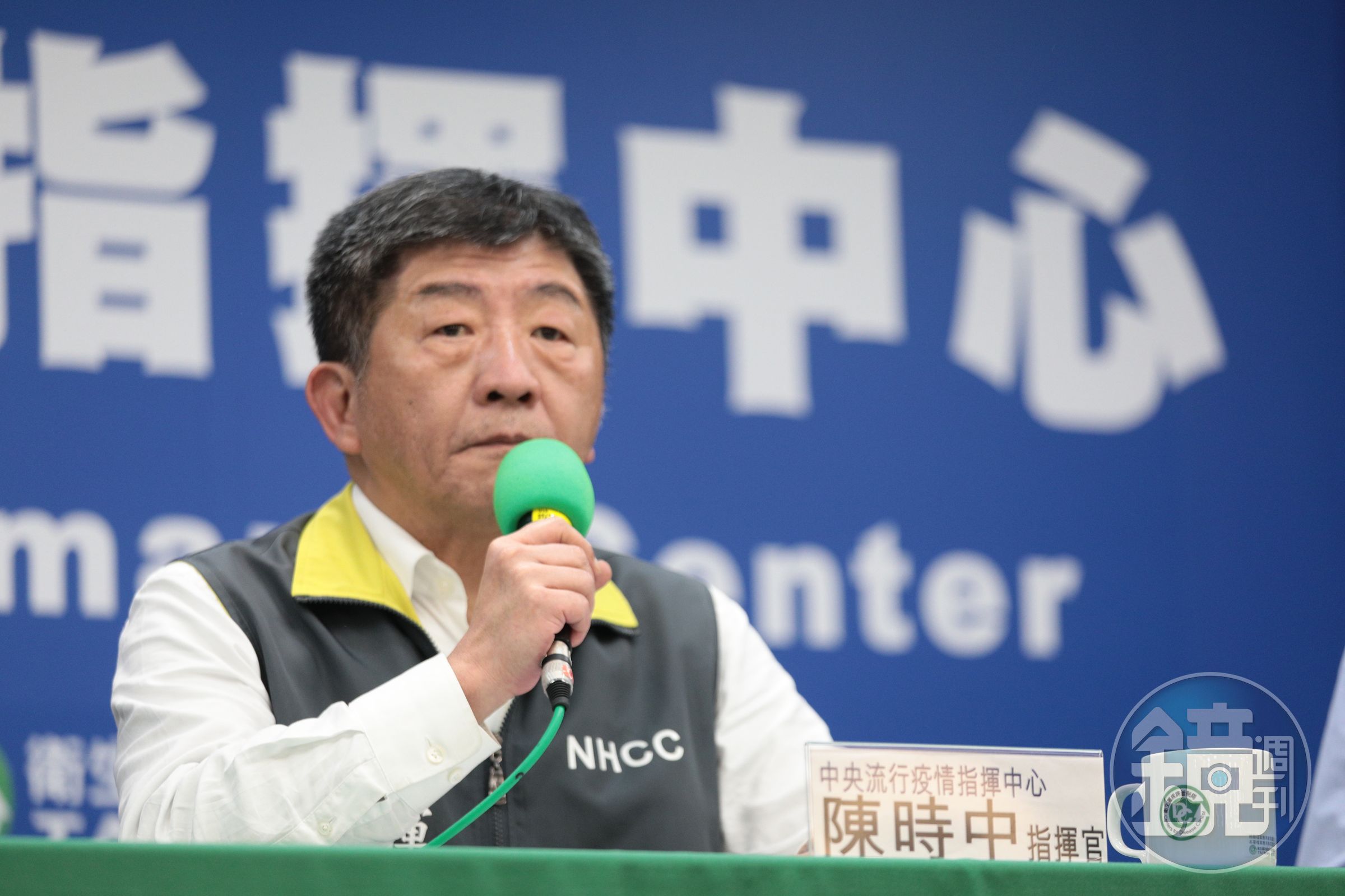 上海包機國人返台，陳時中感謝衛福部桃園醫院急診室醫師前往桃機幫忙採檢至清晨。（中央流行疫情指揮中心提供）