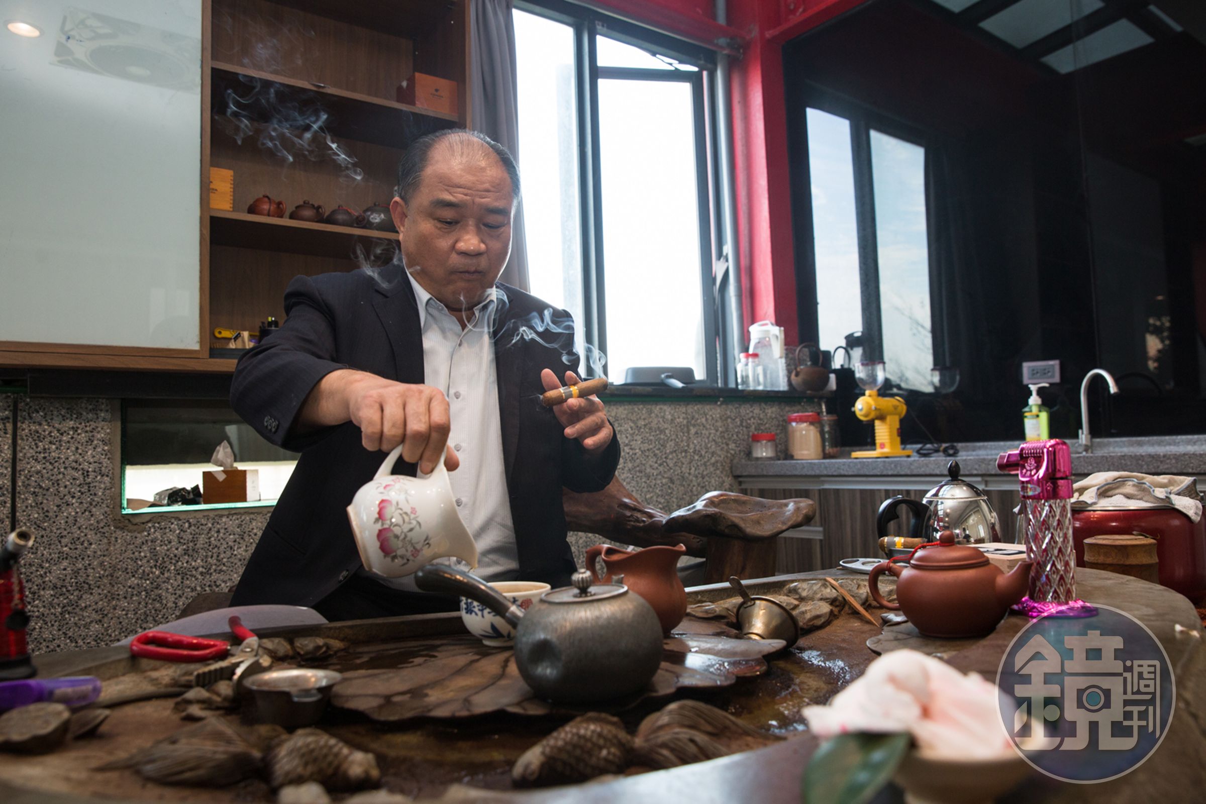賴文祥在辦公室戶外陽台設置了泡茶室，那是他放鬆與招待客人的空間。