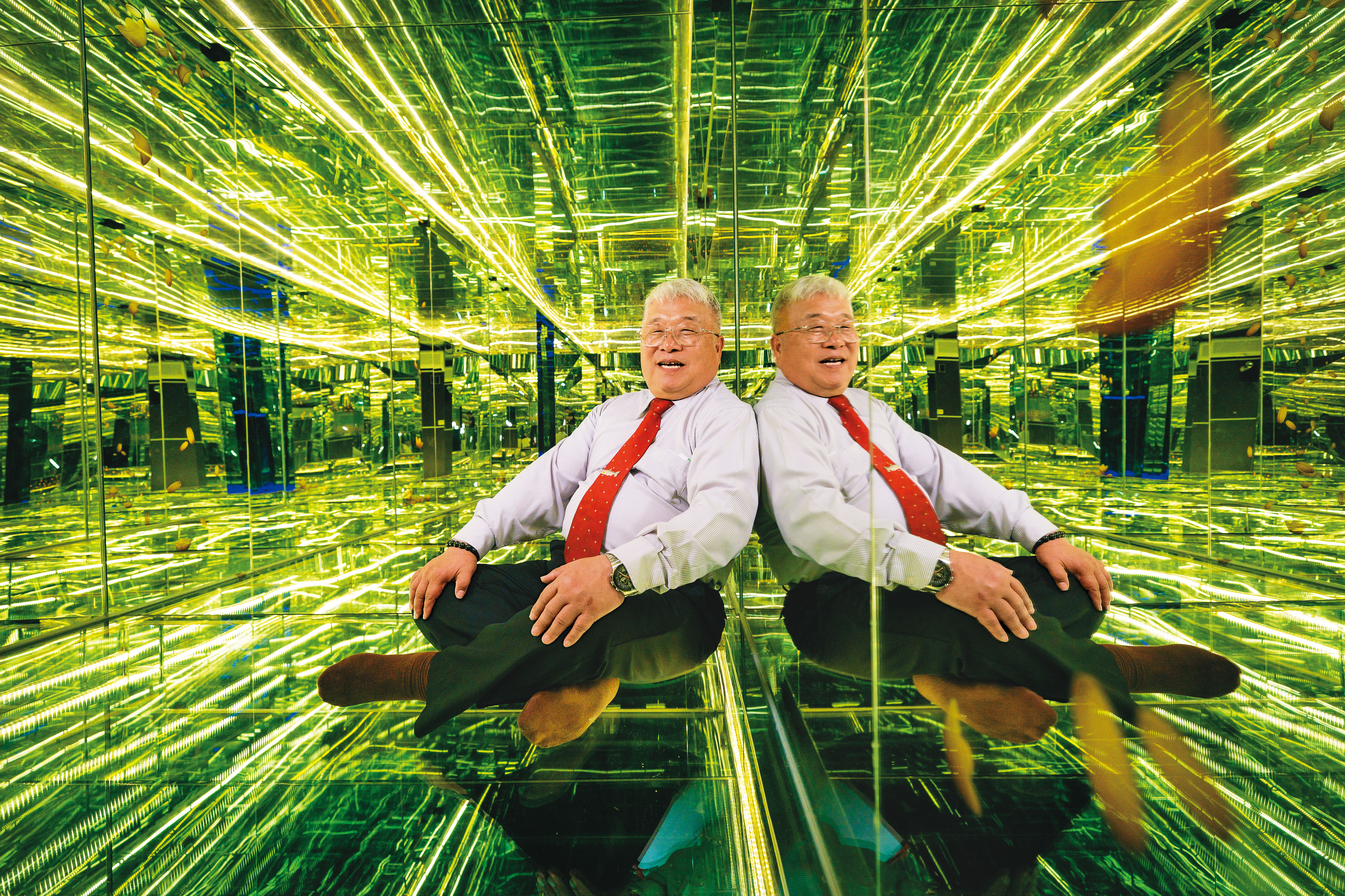 林肇睢促進台灣玻璃業團結聯盟，一起接國際大單，是台灣最大的玻璃加工廠。