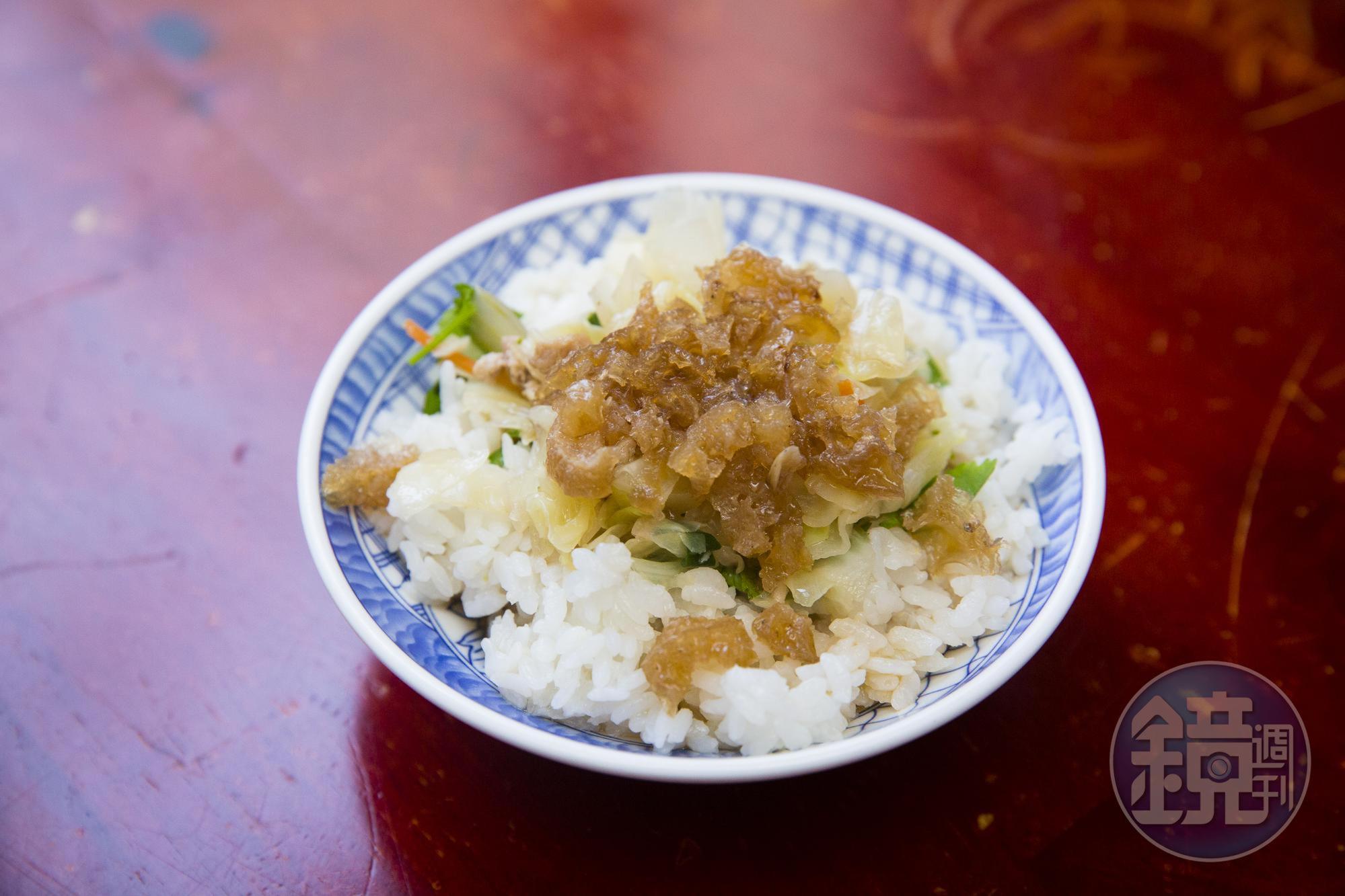 小小一碗魯飯,製作不簡單,至少花費一個多禮拜。(20元/小碗)