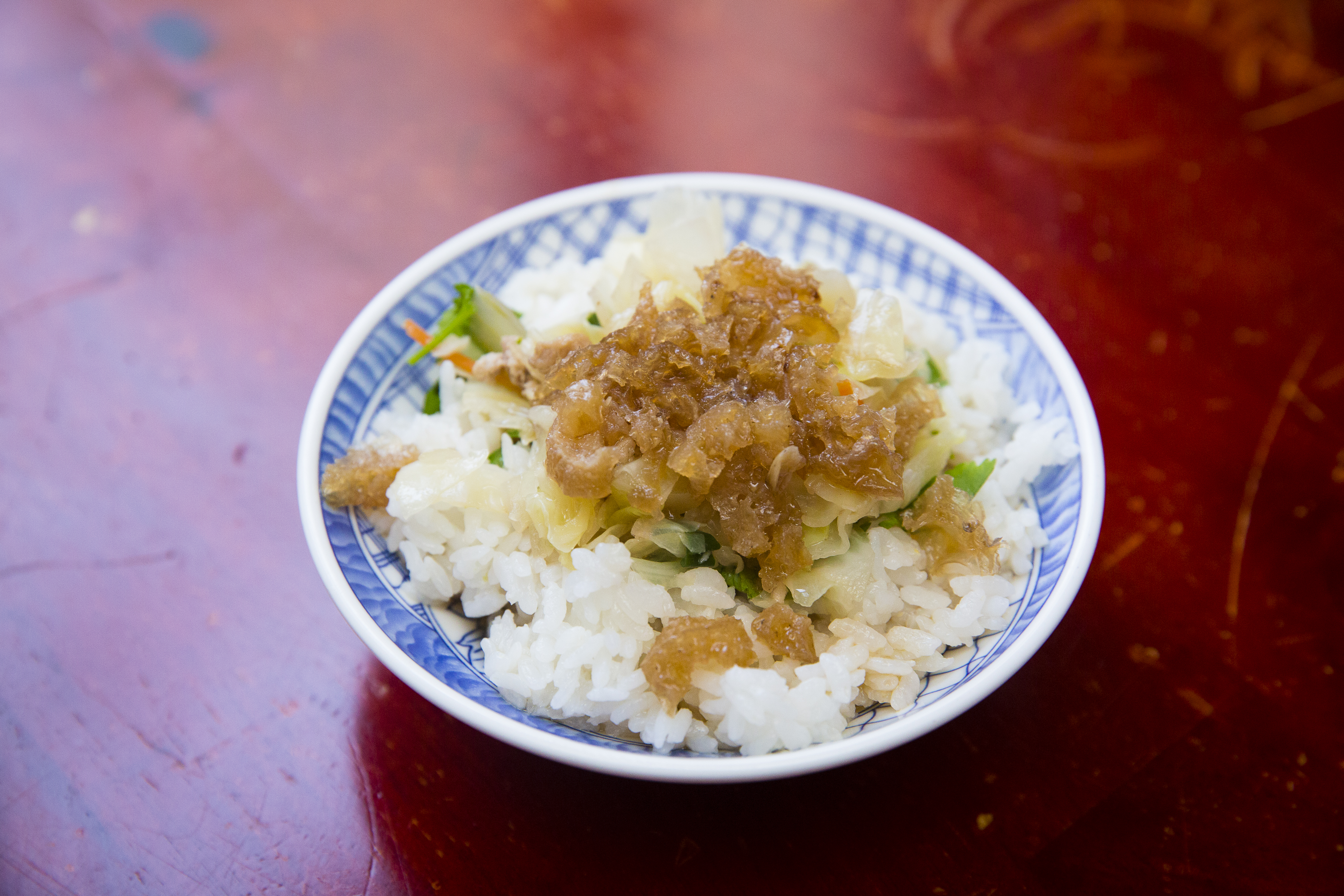 小小一碗魯飯，製作不簡單，至少花費一個多禮拜。（20元/小碗）