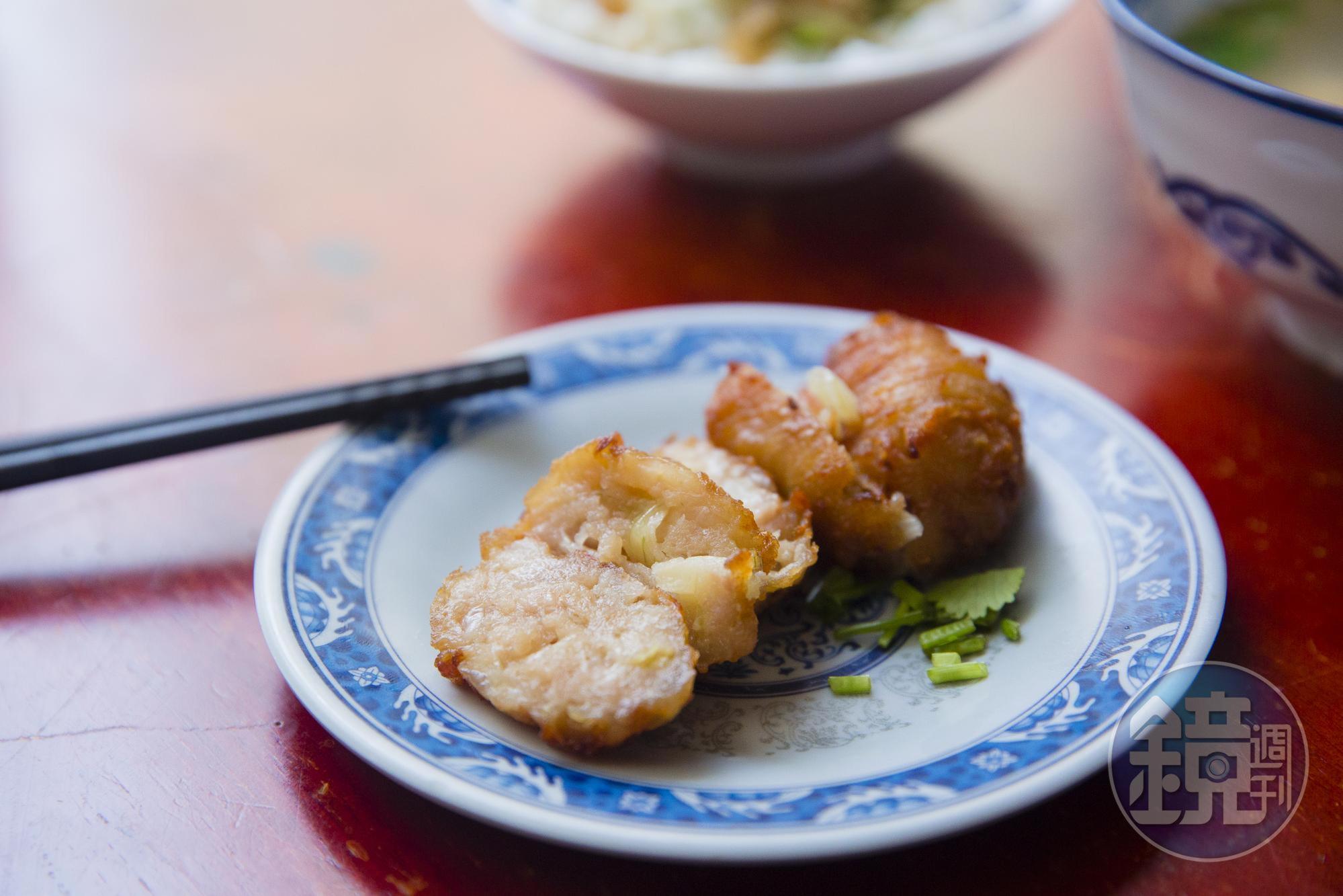 每天新鮮現包的蝦捲是永香民俗小吃的必點,口感紮實。(20元/份)