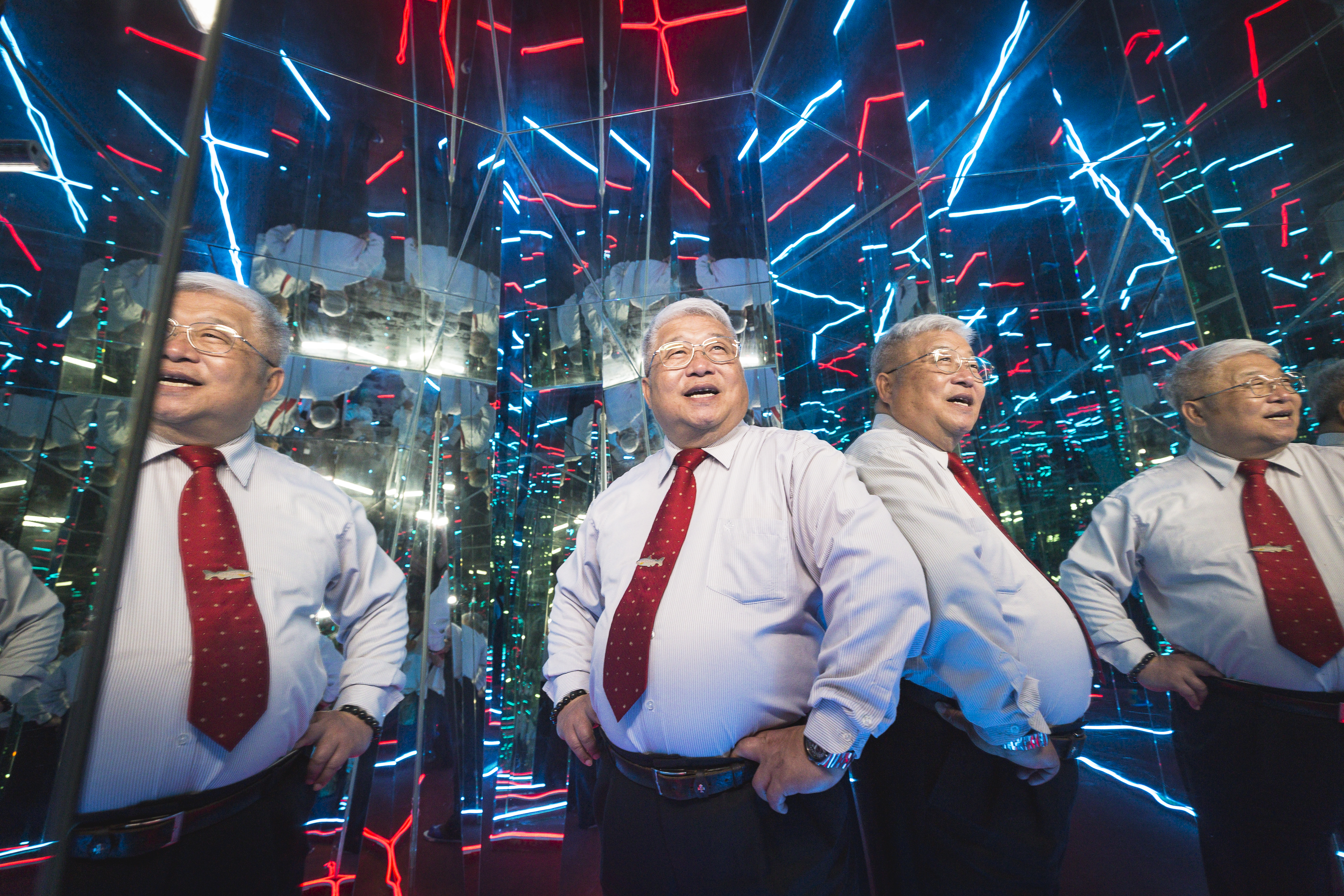 林肇睢促進台灣玻璃業團結聯盟，一起接國際大單，目前是台灣最大玻璃加工廠。