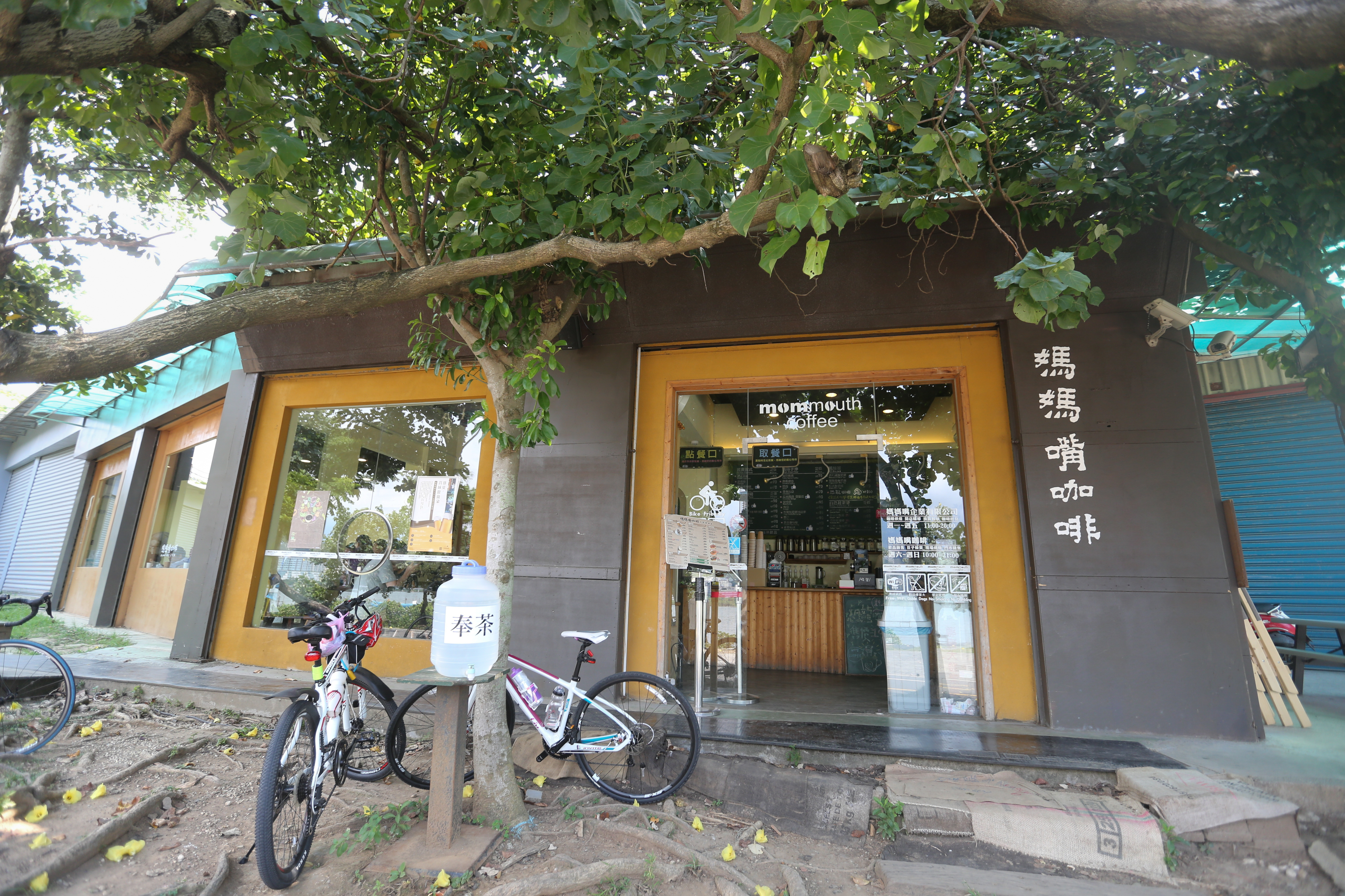 媽媽嘴八里分店因命案關閉五十六天，呂炳宏很慶幸，重新開幕後，車友們依然支持。