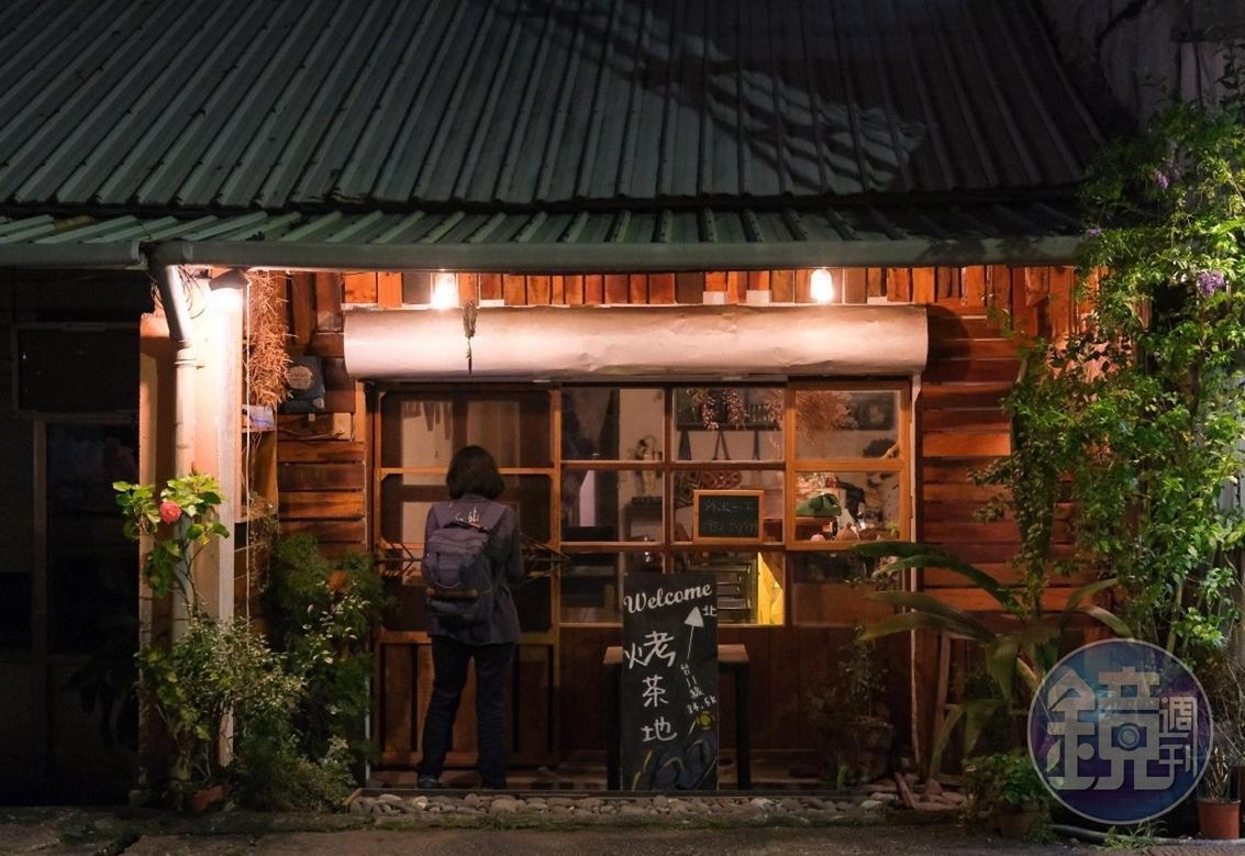 長濱夜晚小酌的好去處「烤茶地」。