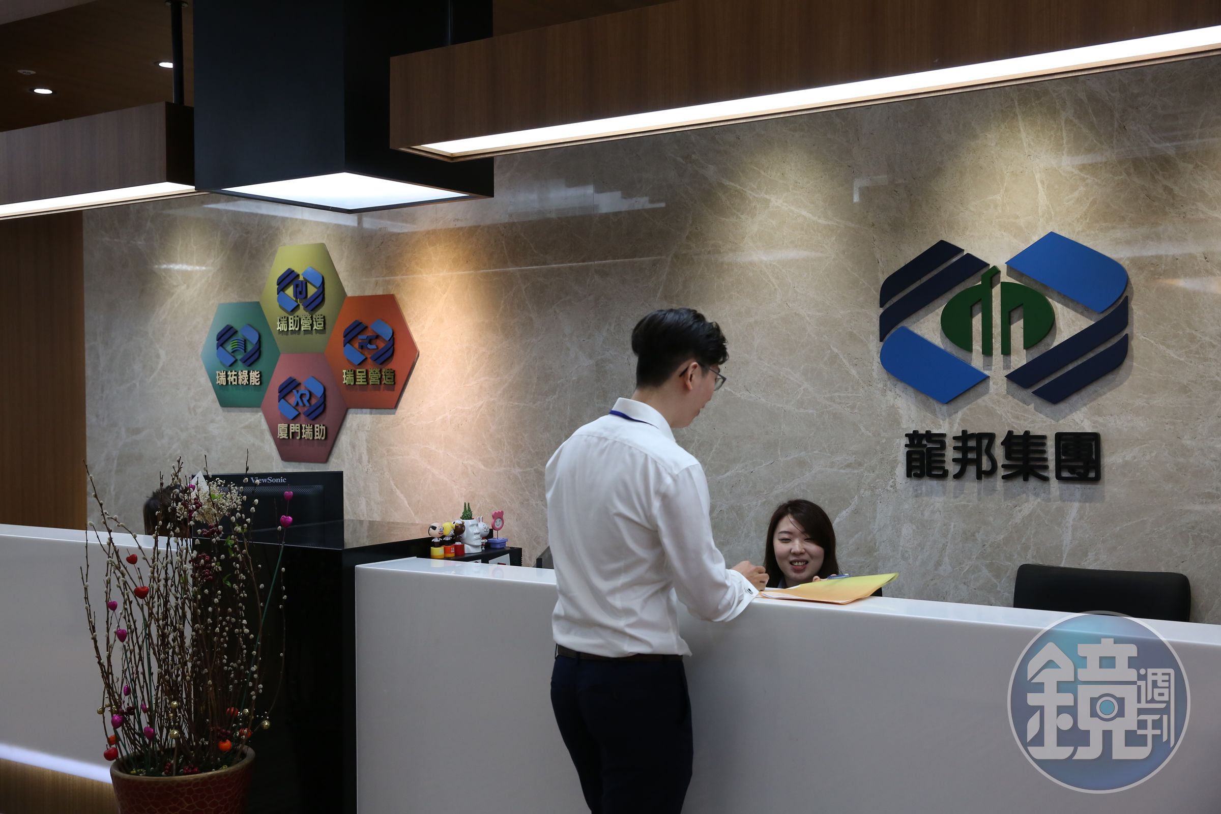 龍邦強勢買股牽動經營權變化，讓泰山當權派詹逸宏、詹景超繃緊神經。