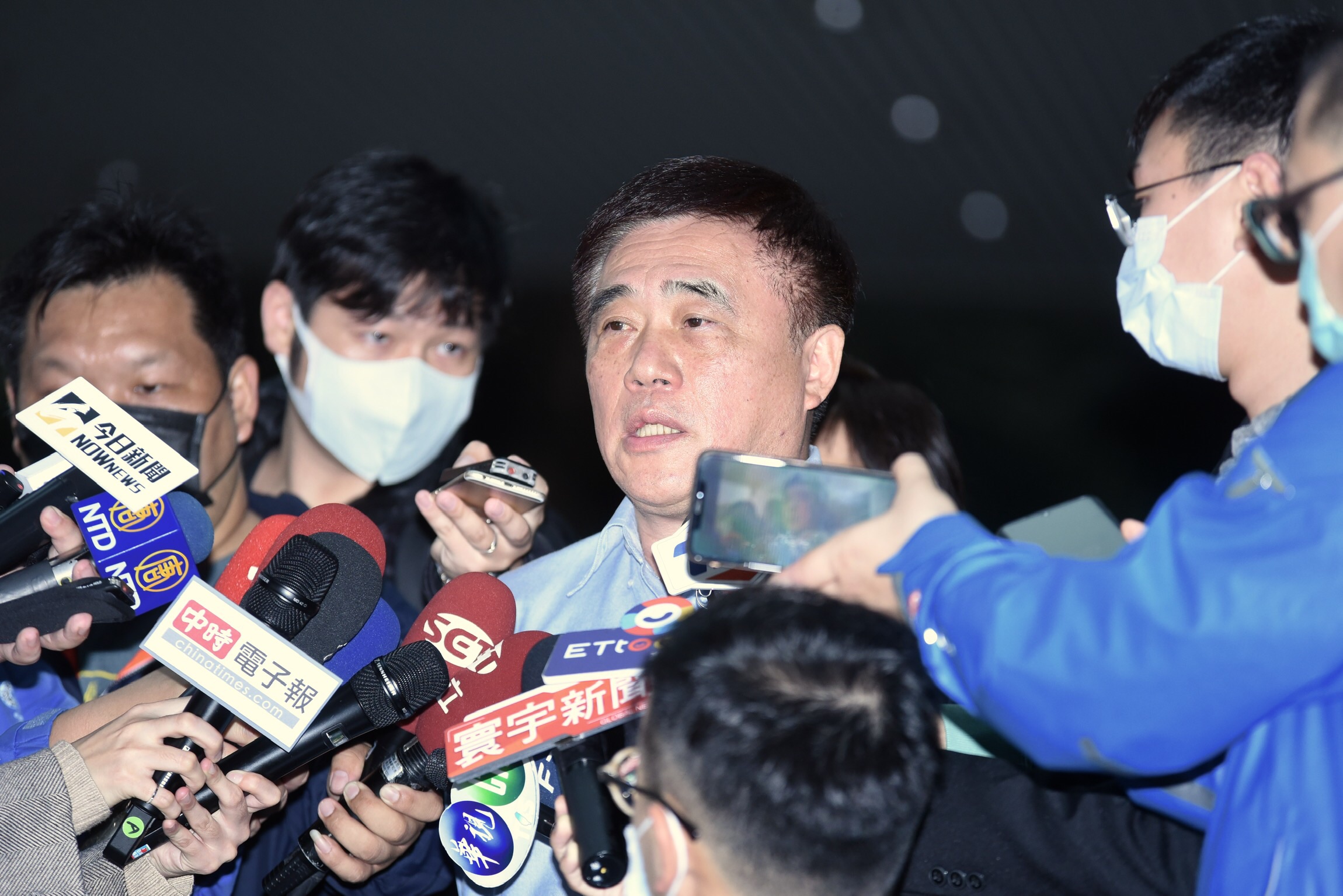 郝柏村長子郝龍斌下午出面感謝外界對父親的關愛，透露父親臨走前仍心繫兩岸和平。