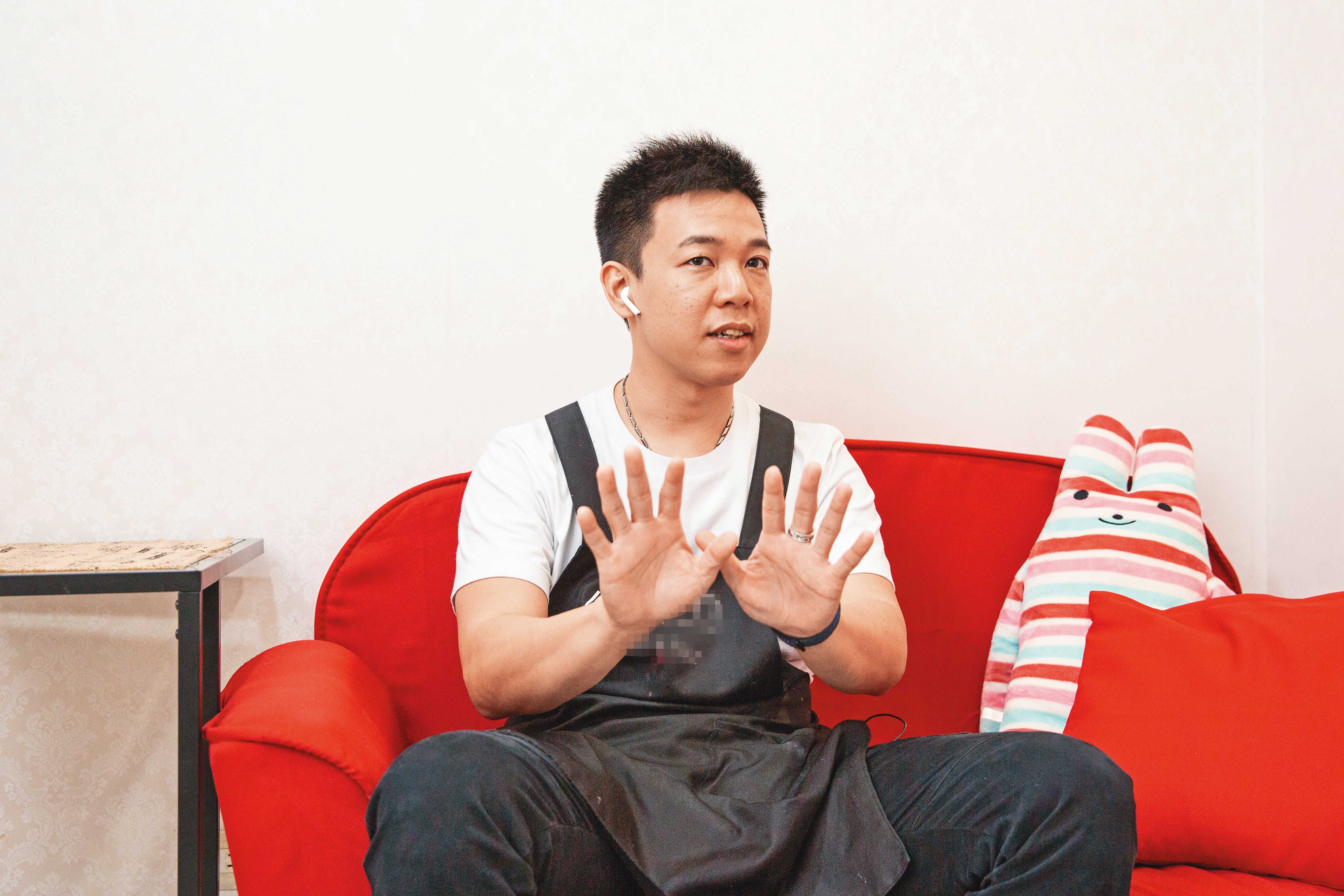 除毛師JR（圖）表示，自己的客人以男性居多，其中6成是男同志。