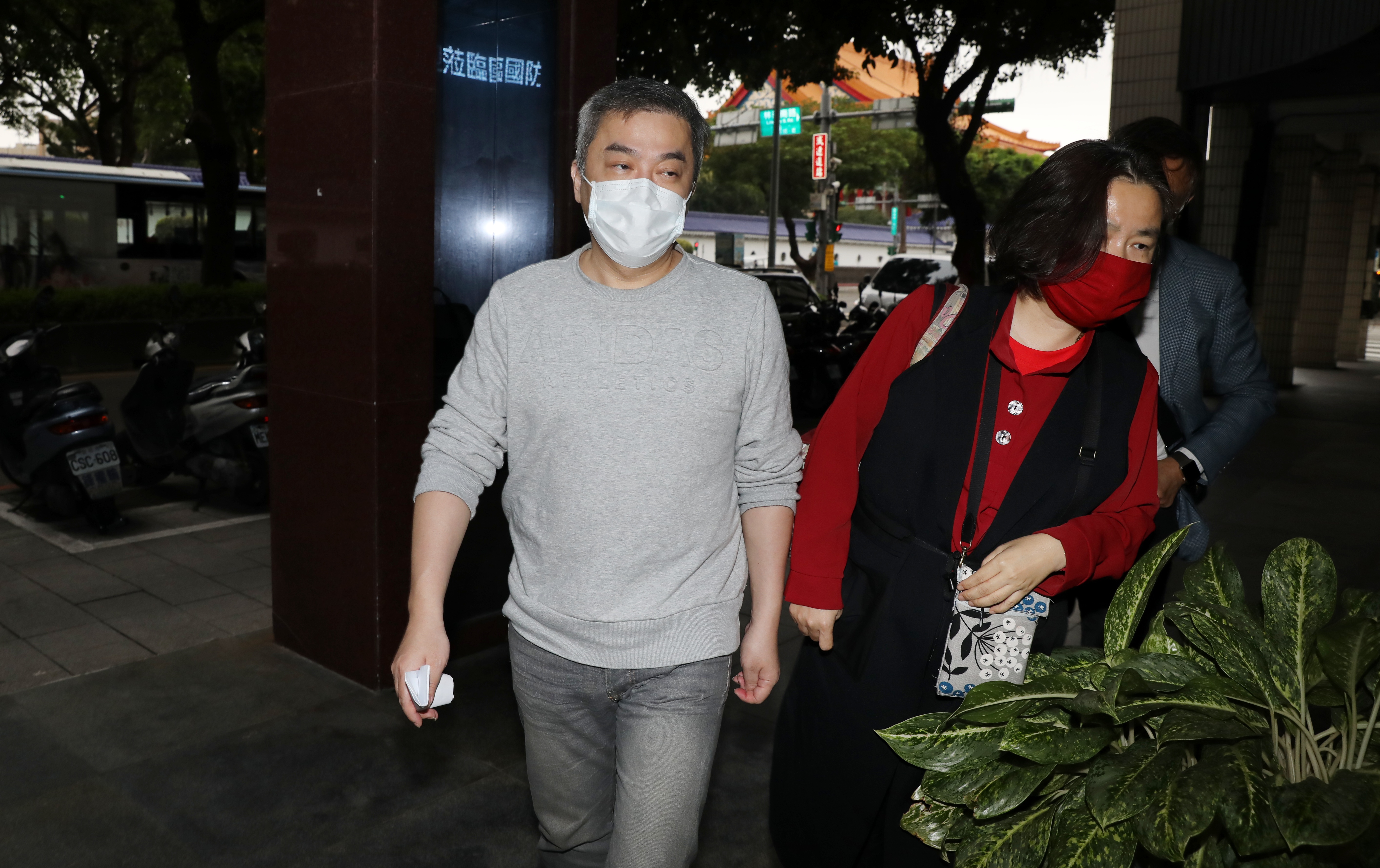 遠航董事長張綱維今遭北檢傳訊，訊後遭聲押禁見。