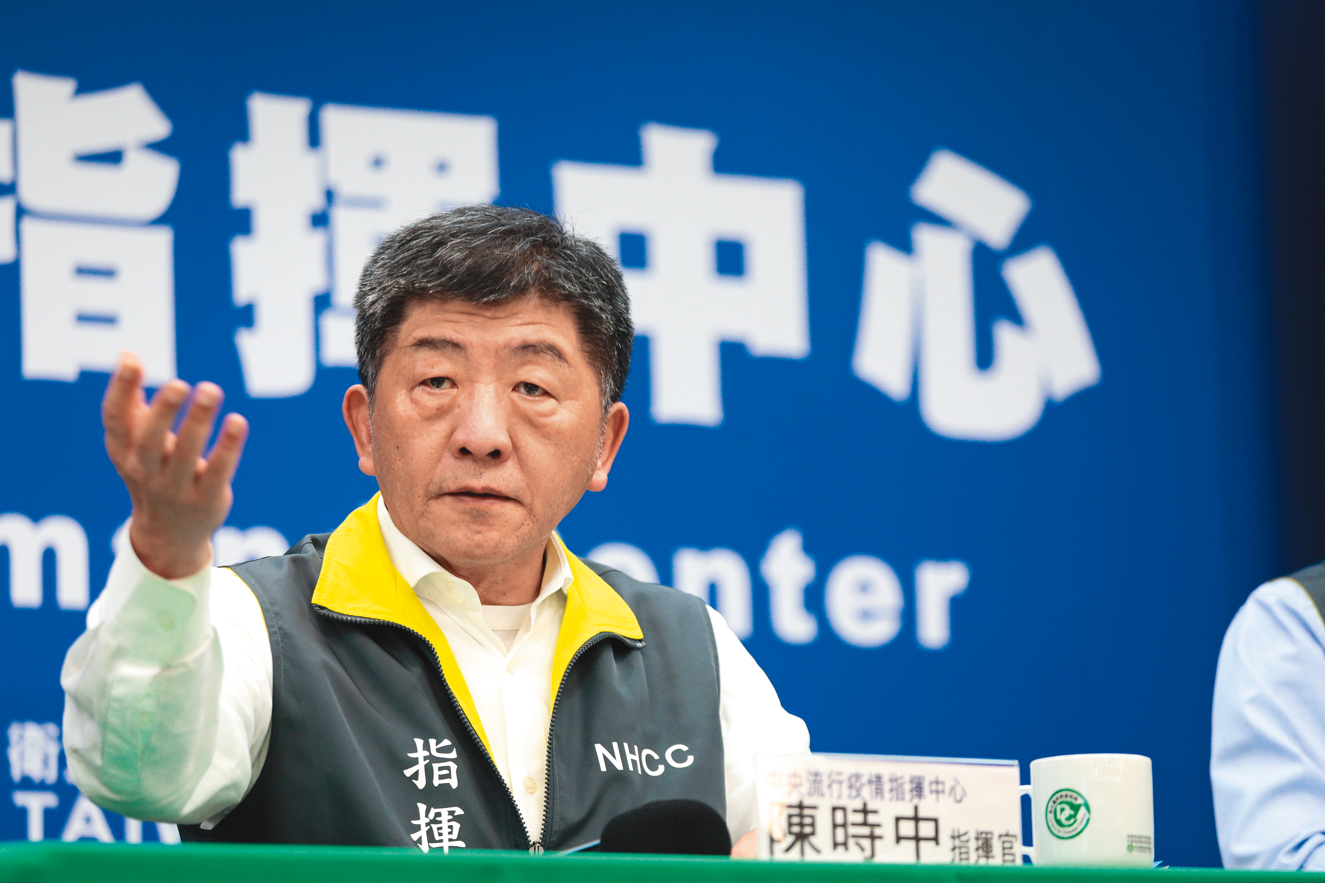 守住第2波境外感染潮，精確疫調是關鍵。中央流行疫情指揮中心由指揮官陳時中天天坐鎮督軍，還3度滾動式修正疫調SOP，盼搶在疫情蔓延前，即斬斷病毒傳播鏈。（中央流行疫情指揮中心提供）