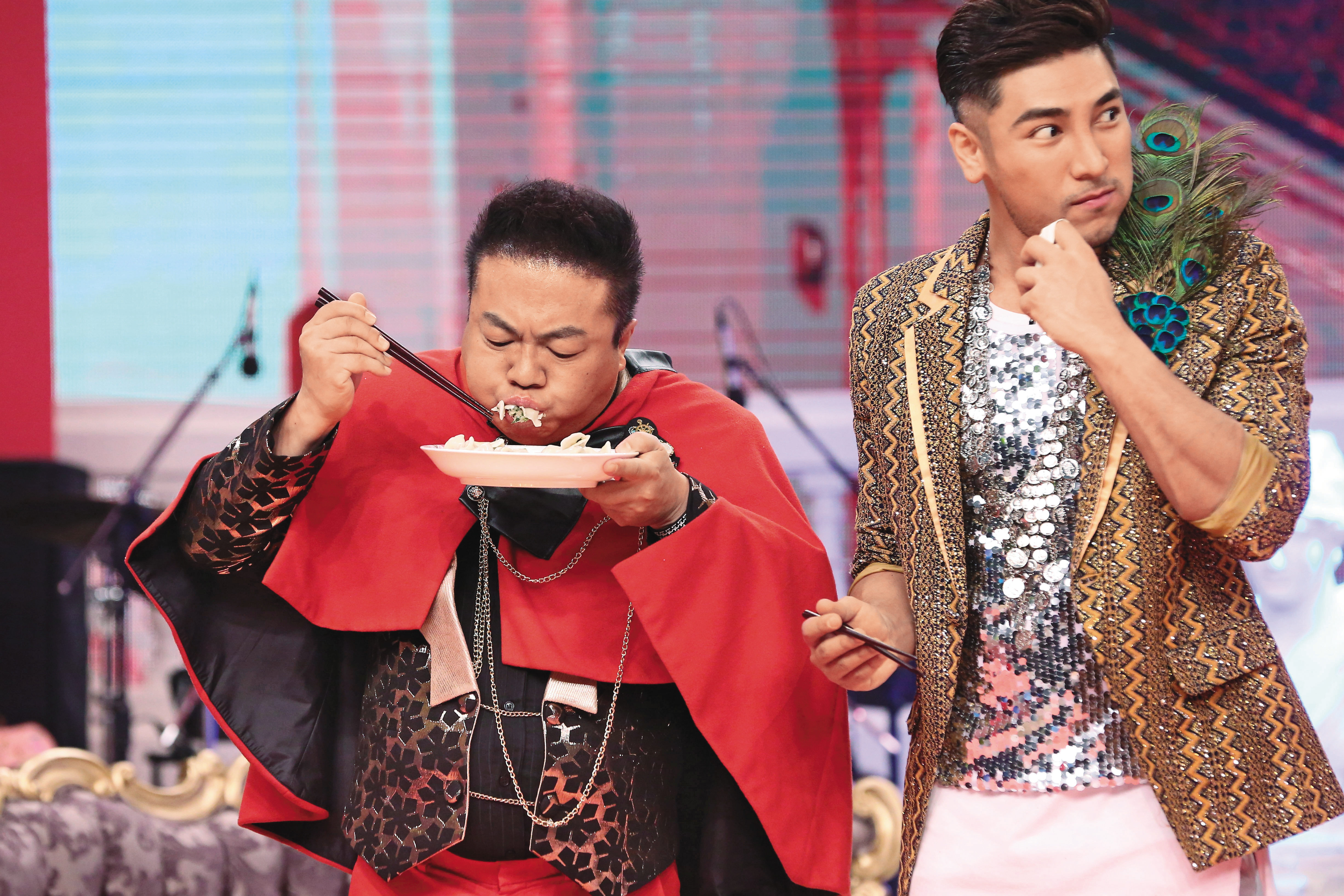 董至成自稱「老子」，表示過往辛苦工作賺錢，生活花費都向羅若云領錢，自己連信用卡、提款卡都沒有。