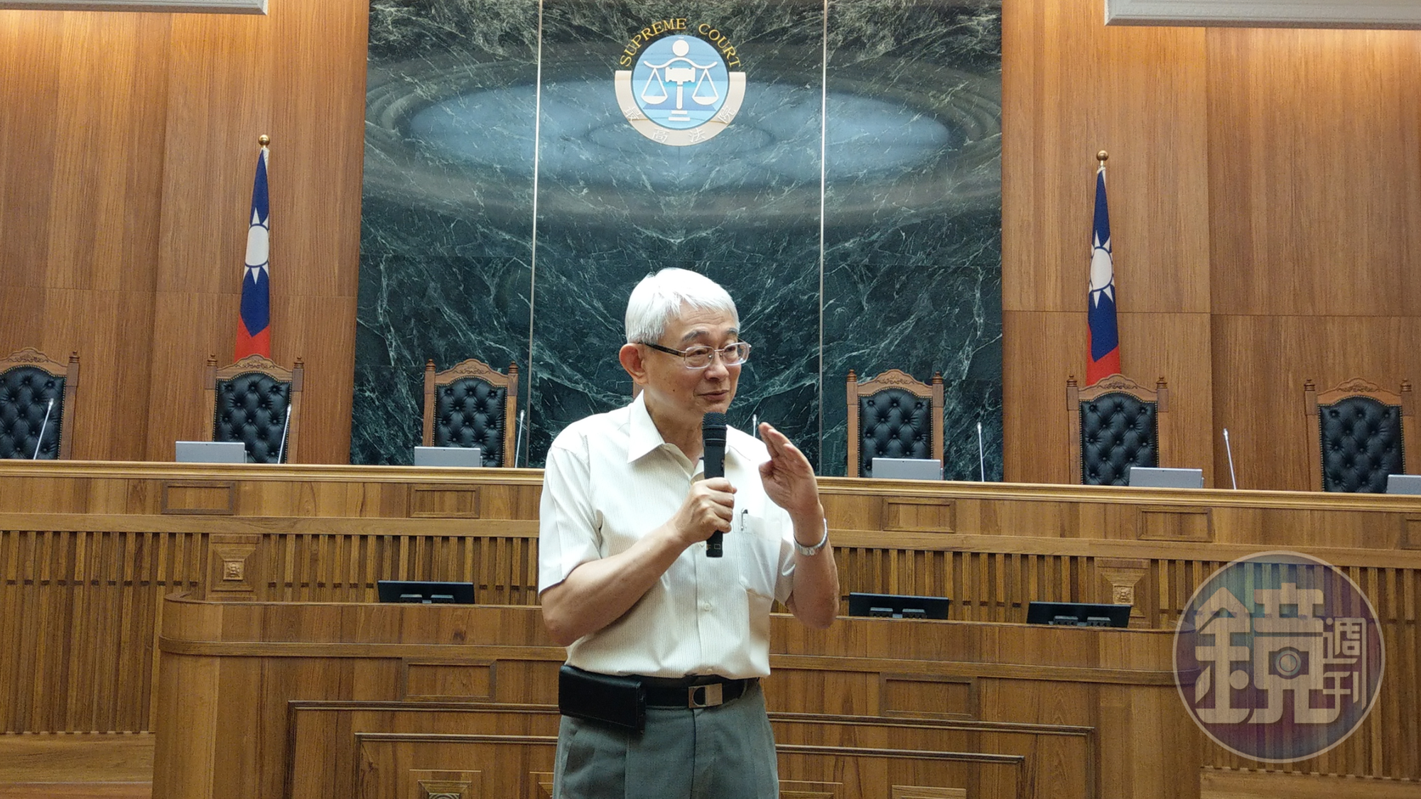 最高法院長鄭玉出提早退休,遺缺由吳燦升任。