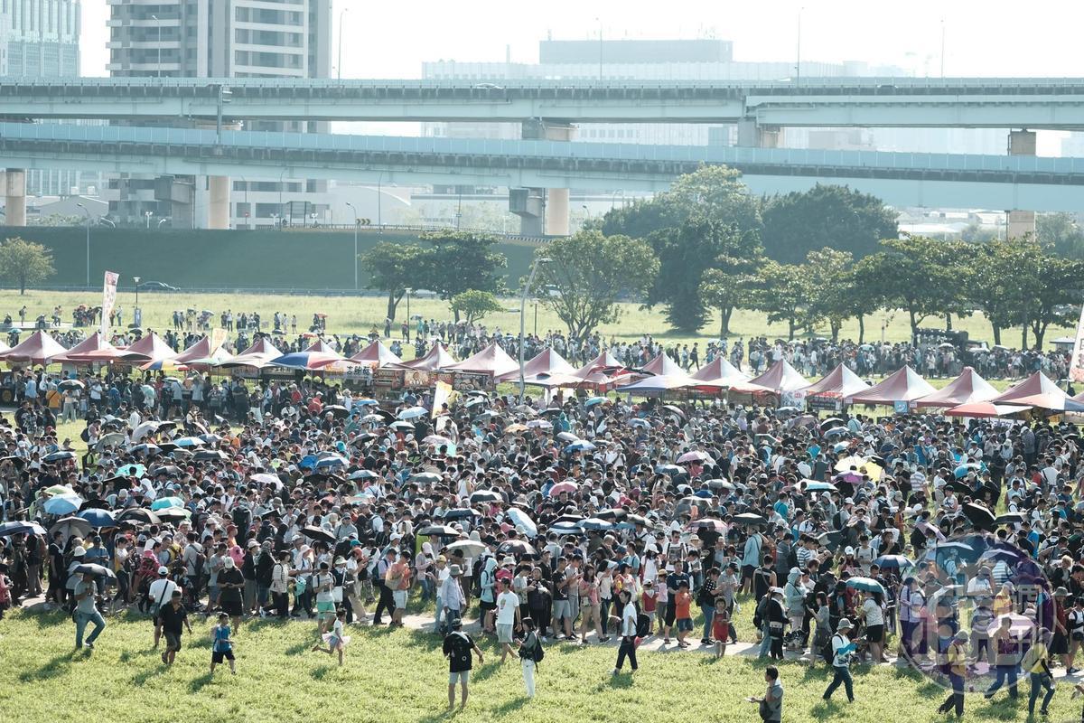 面對疫情擴大，《Pokemon GO》將推出「在家打團體戰」功能，實體活動也會有全新的參與模式。圖為去年在新北大都會公園登場的Safari Zone。（鄒保祥攝影）
