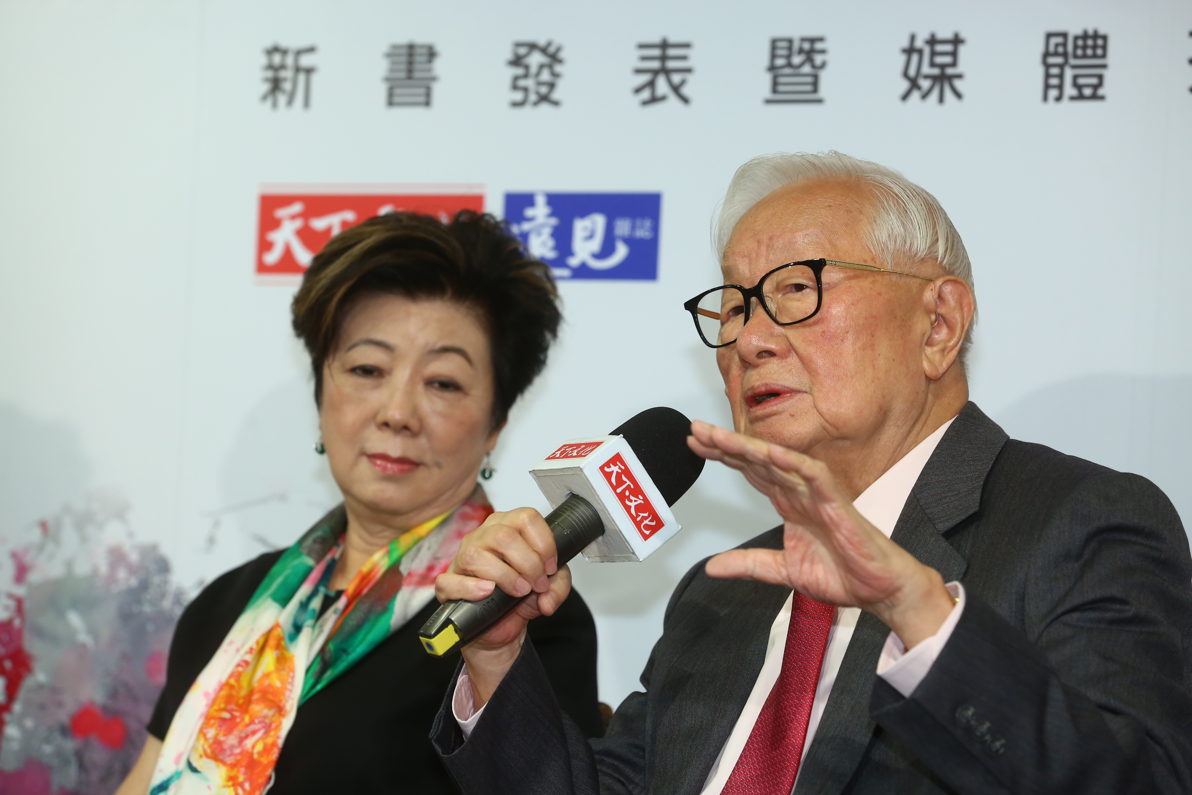 張淑芬做慈善事業，張忠謀對她說：不要碰錢。