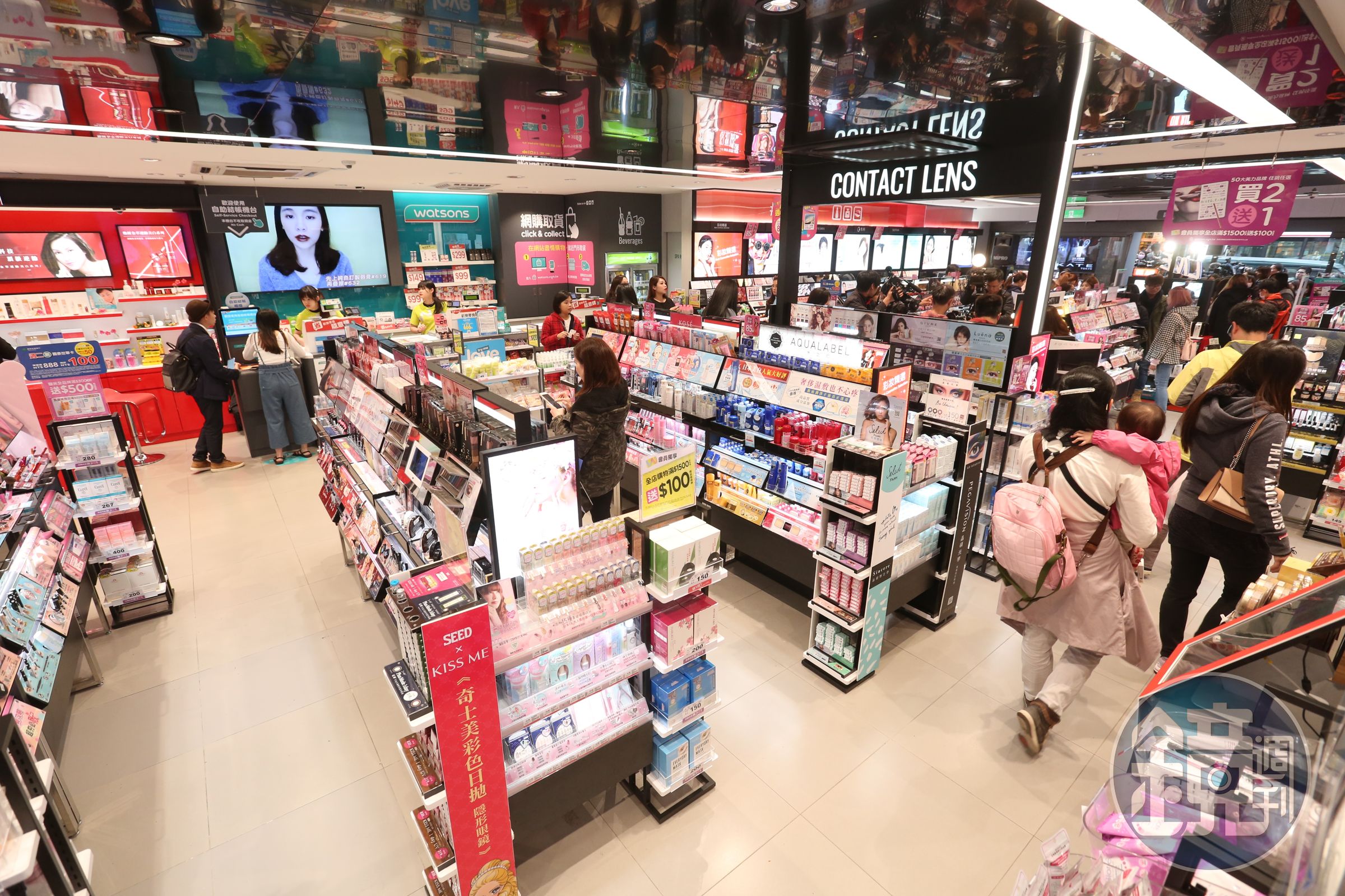 防疫期間為降低感染風險，藥妝店禁止開架彩妝試用，圖為示意圖。