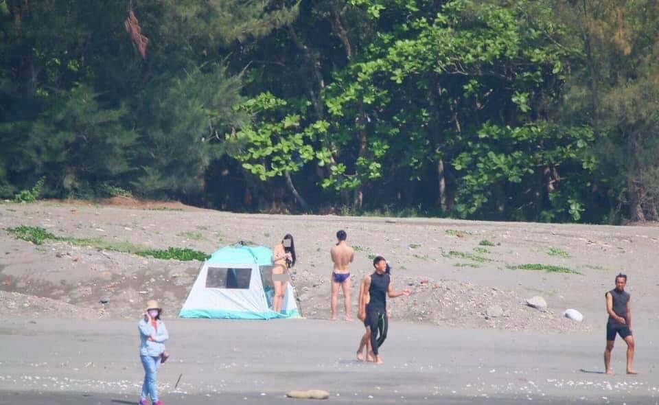 該女長髮及身形特徵都與長灘島事件當事人有幾分相似。(翻攝自網路)