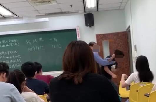 政大教授課堂上與學生爆發衝突。（讀者提供）