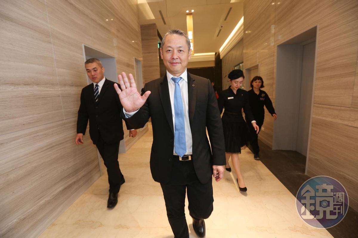 廖鎮漢領導的微風集團屢屢在百貨業中創下傳奇與佳績。