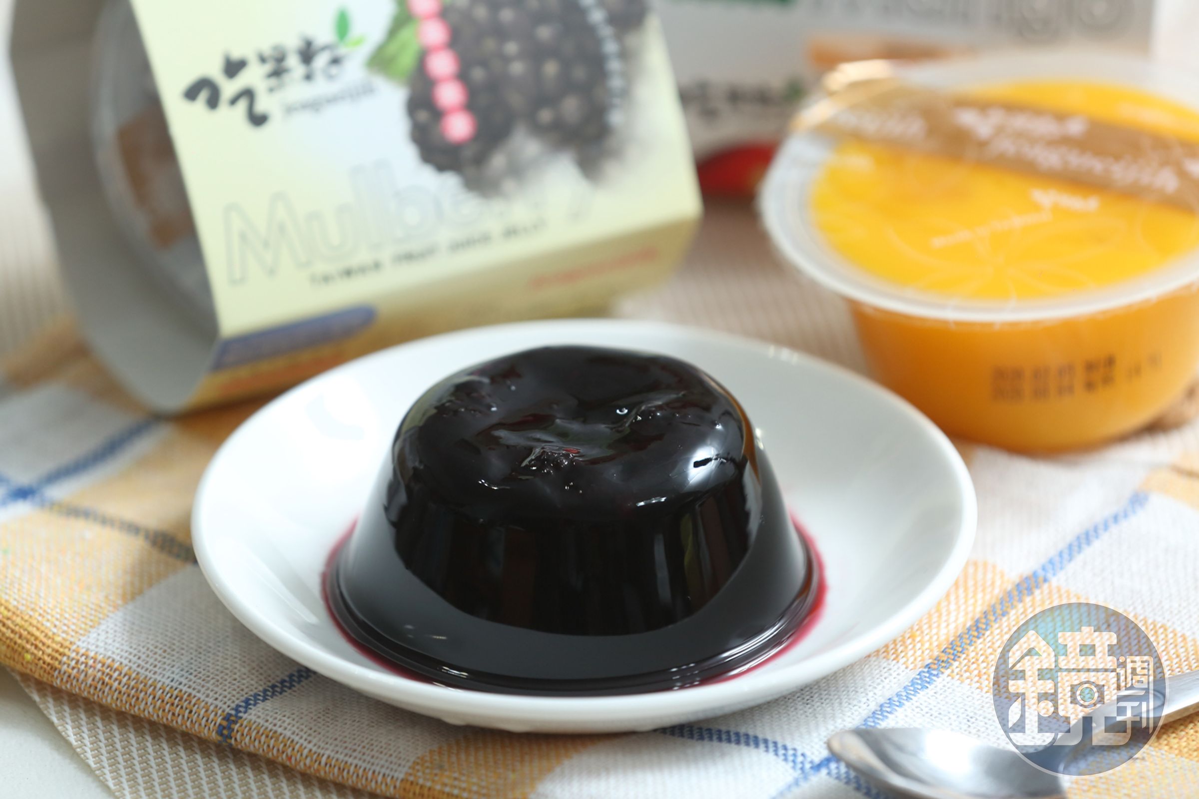 吃果籽鮮桑椹果凍含30%果肉與20%果汁，無添加任何色素。（165元／1盒3入）