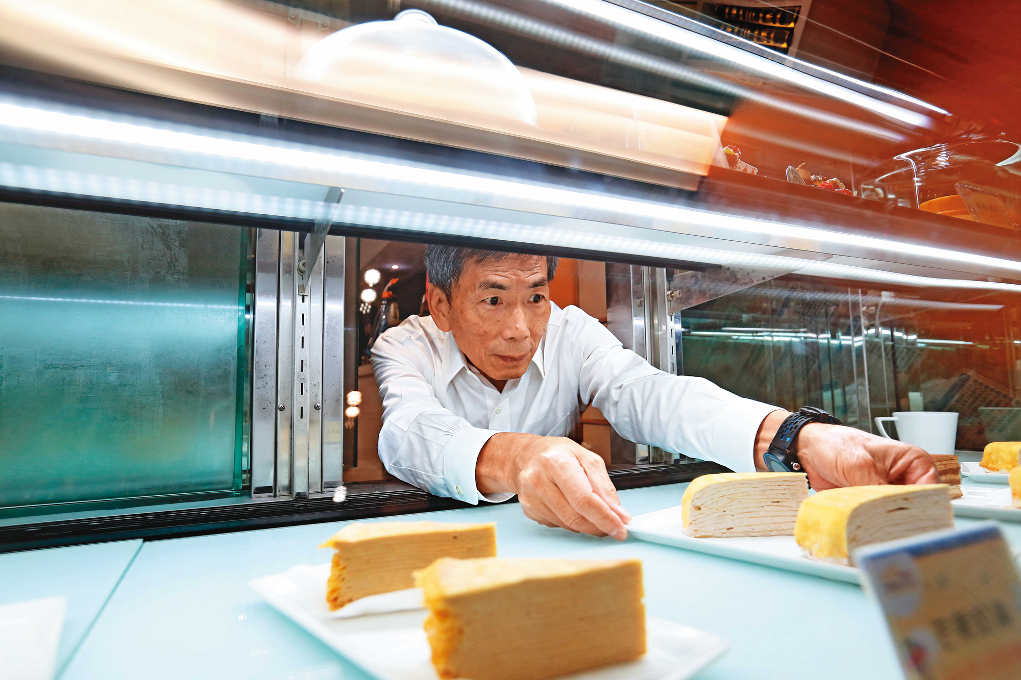 廖憲平相當重視蛋糕的保冷，門市的冰櫃都是特別訂製，維持負8度，希望消費者品嘗時能吃到冰淇淋的冰晶口感。