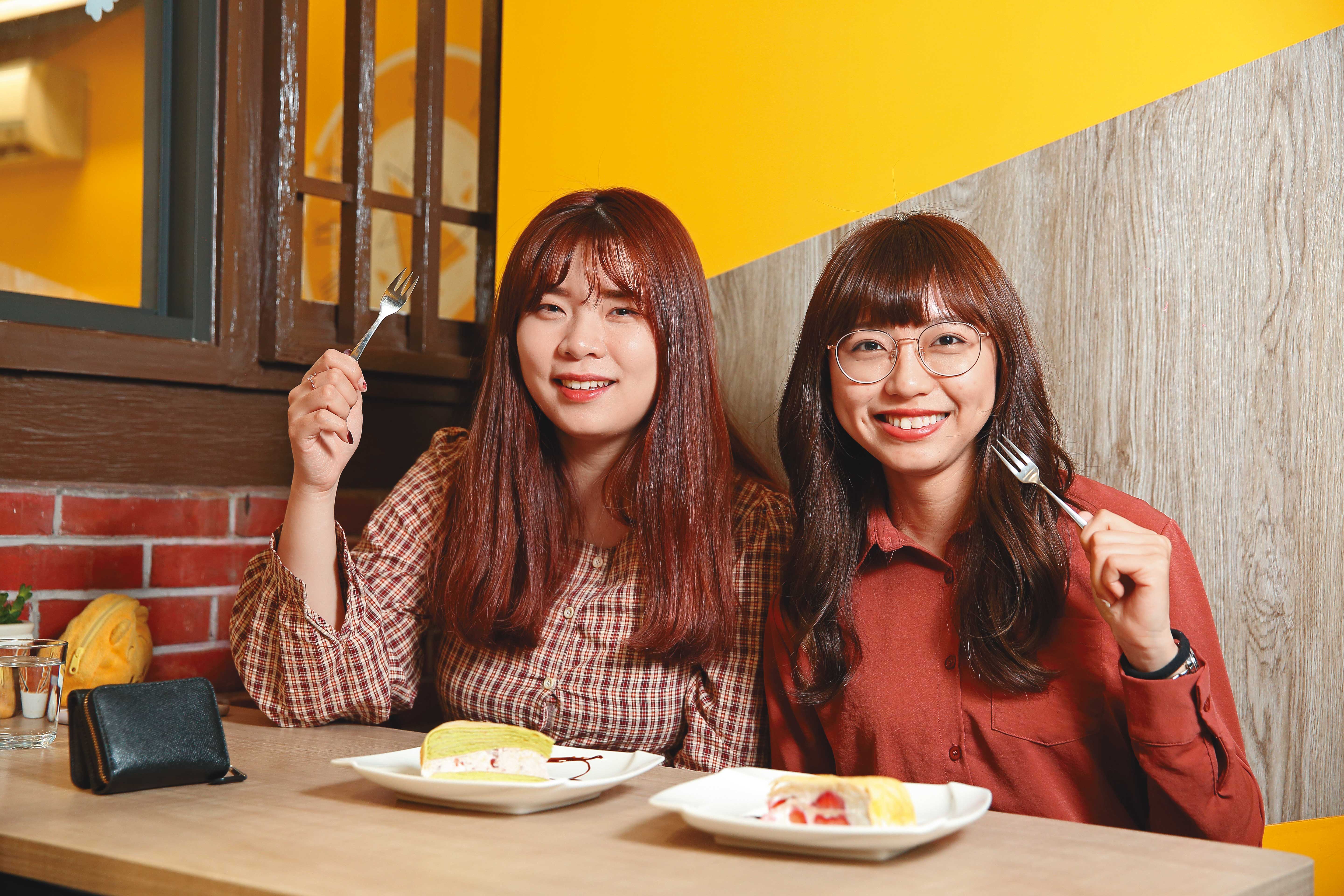 李軒慈、江貞螢,23歲,學生。