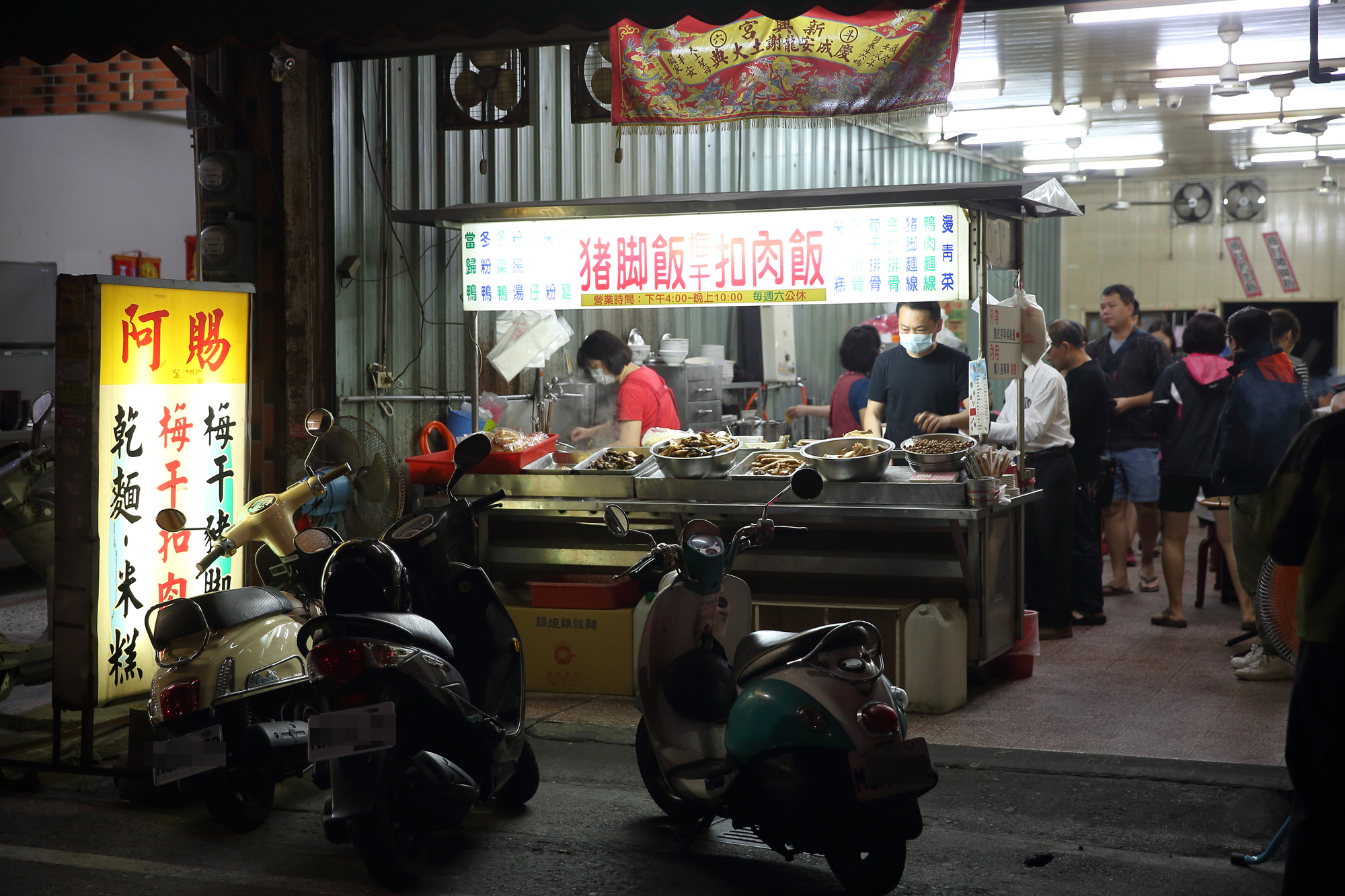 阿賜豬腳1975年開店，是斗六知名的在地傳統美食。