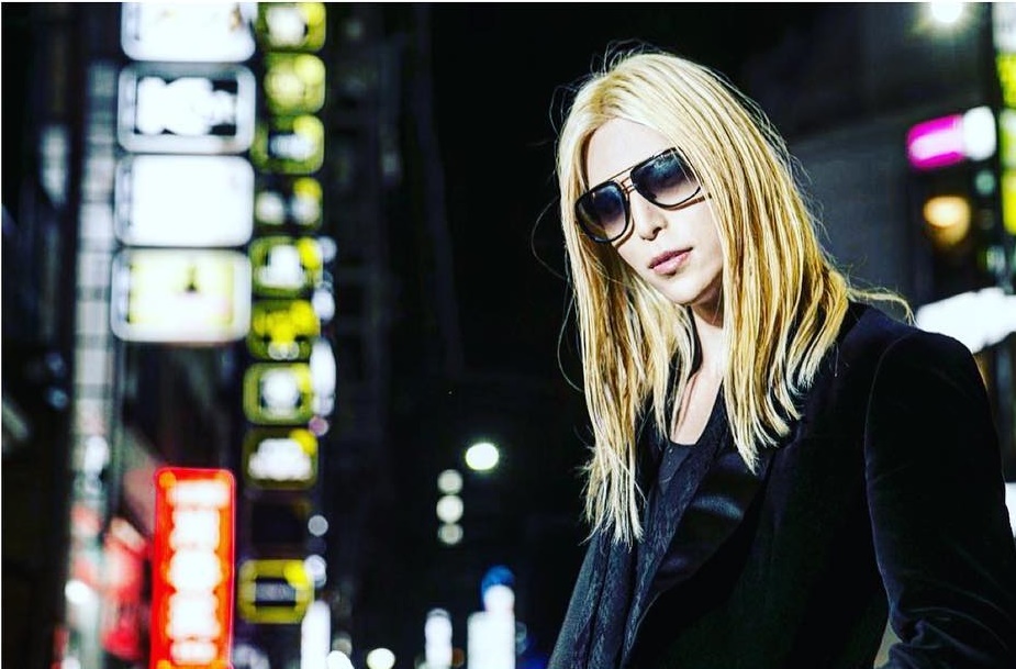 「牛郎界帝王」ROLAND羅蘭宣布旗下經營的牛郎店「THE CLUB」暫時歇業，並表示將捐贈醫療品給部分縣市抗疫。（翻攝roland_0fficial）