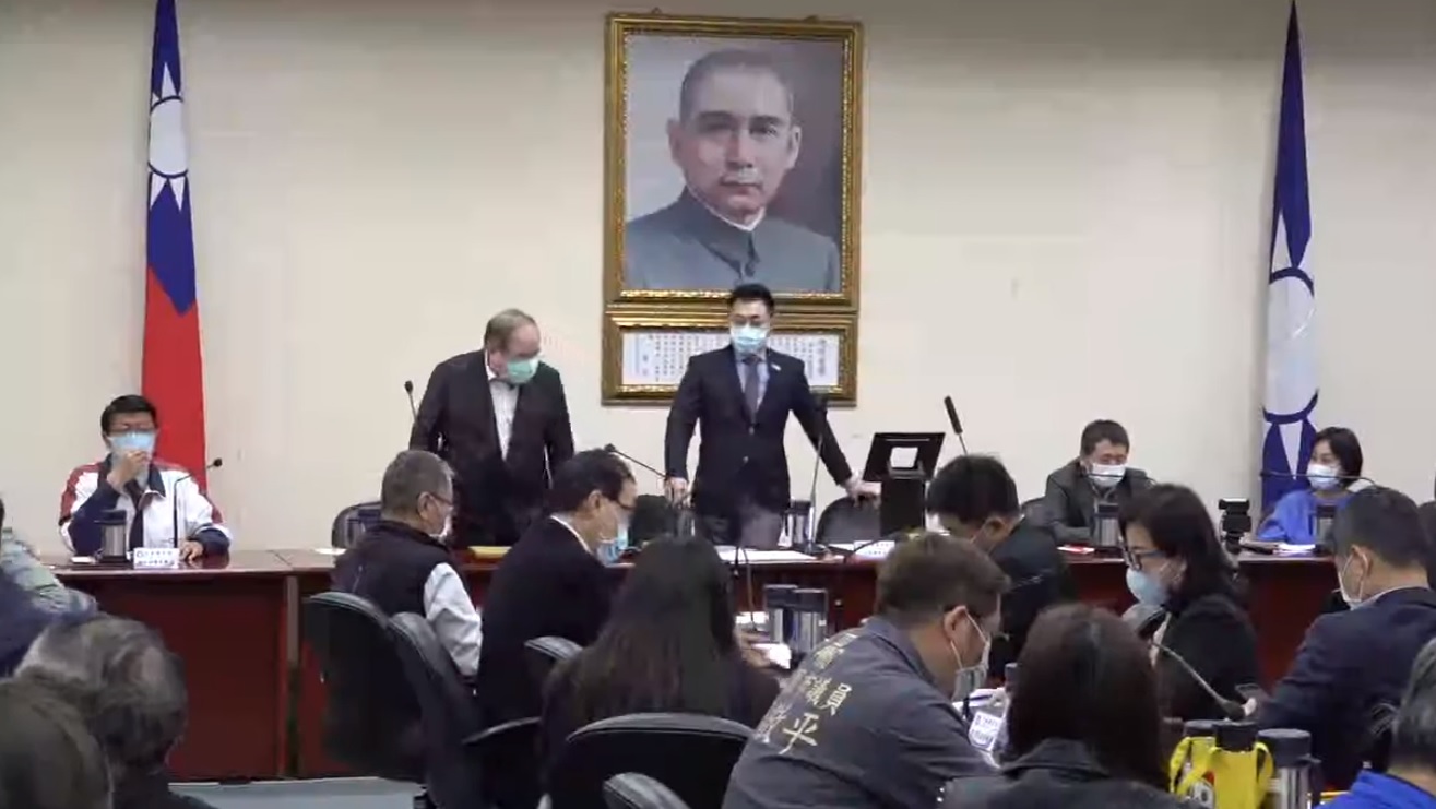 國民黨中常會今（1日）通過改革委員會規劃案，被列入兩岸論述組的中山大學政經系教授辛翠玲，稍早卻發出聲明駁斥，自己非國民黨員，也未參與改革委員會。（翻攝自中國國民黨 KMT臉書）