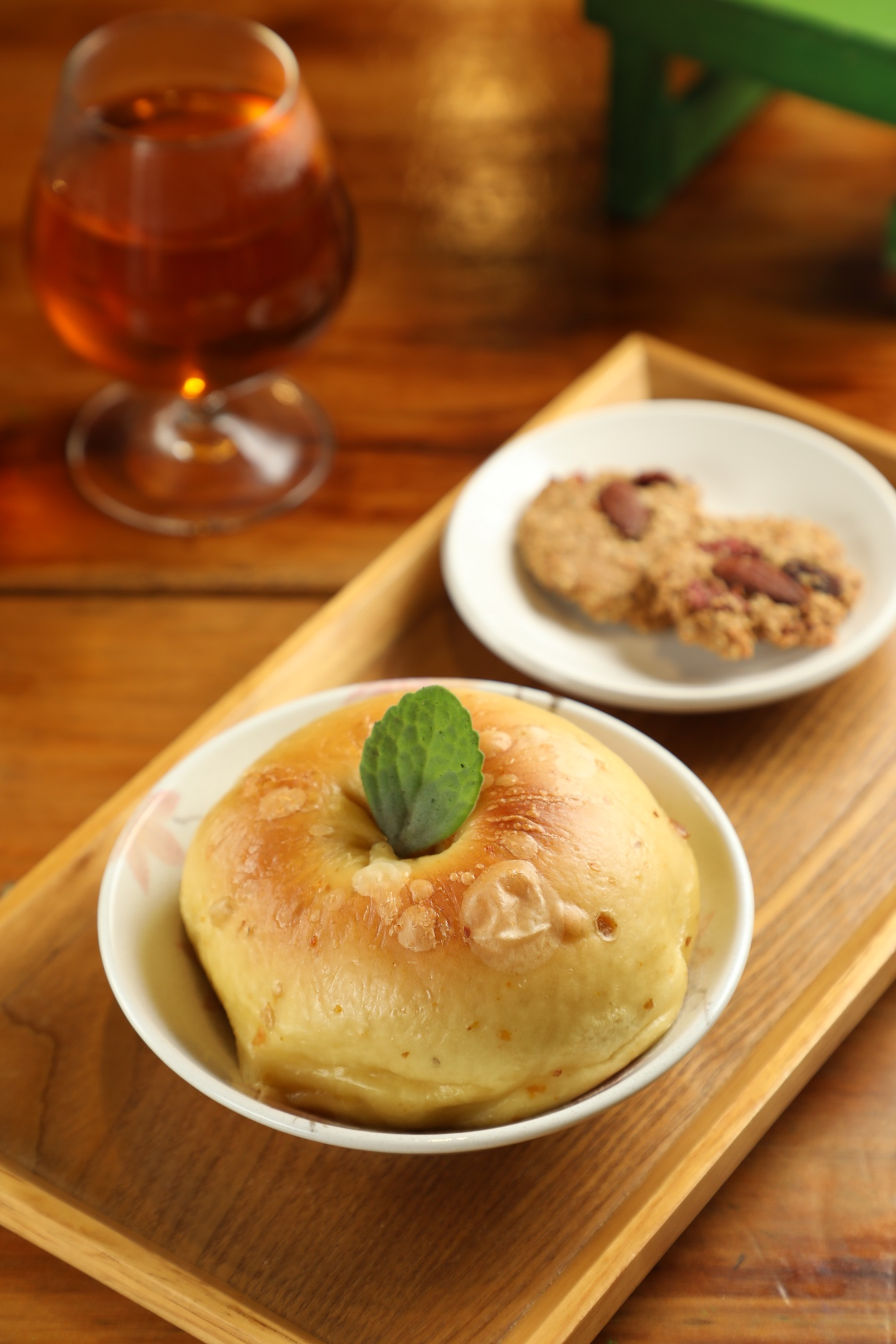 貝果下午茶套餐，這天品嘗的是內有柑橘果乾的口味。（250元／份）