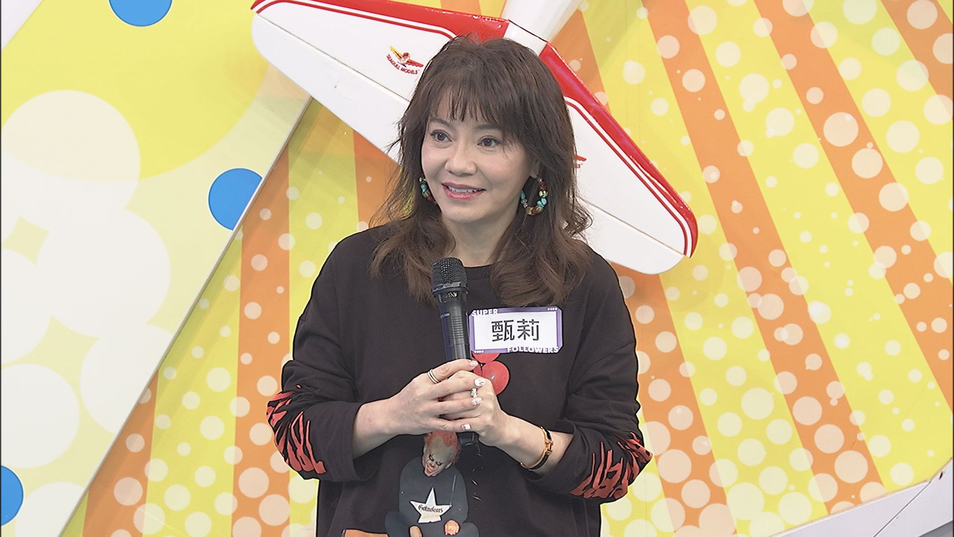 受疫情影響,旅行社首當其衝,但雪上加霜的是,連甄莉自己的工作都受到波及。(中天提供)