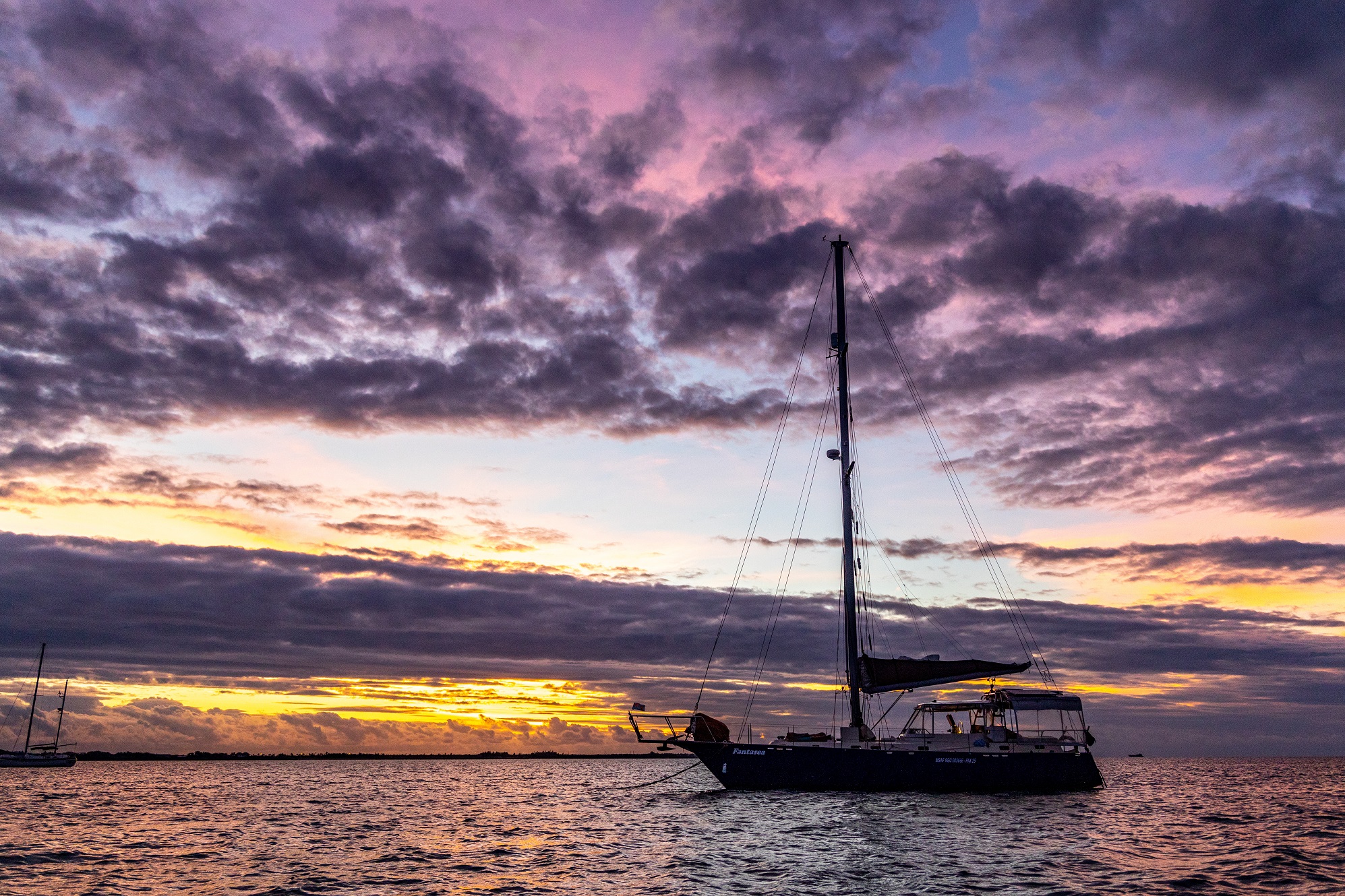 從海上拍這艘帆船最美的時刻，令人驚嘆。