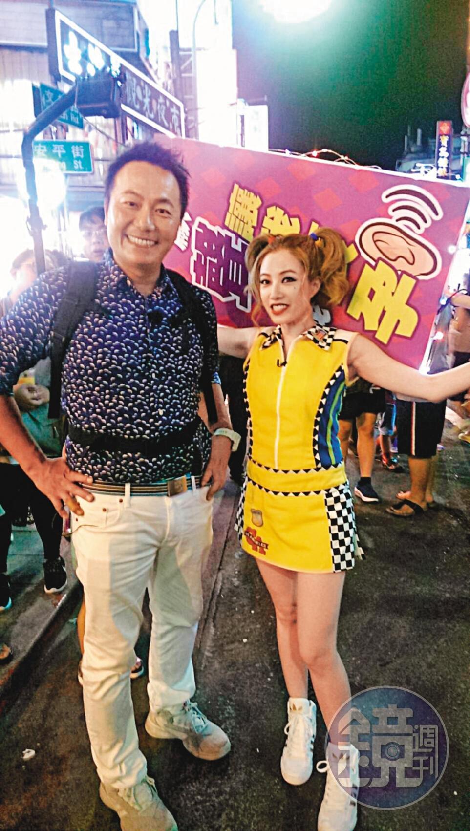 除了歌手、演員外,徐懷鈺(右)也嘗試過主持節目,成為三棲藝人。左為張克帆。