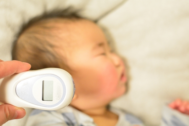 中國商人放話賣假額溫槍給美國「39度測成36.5度」。（翻攝自photo ac）