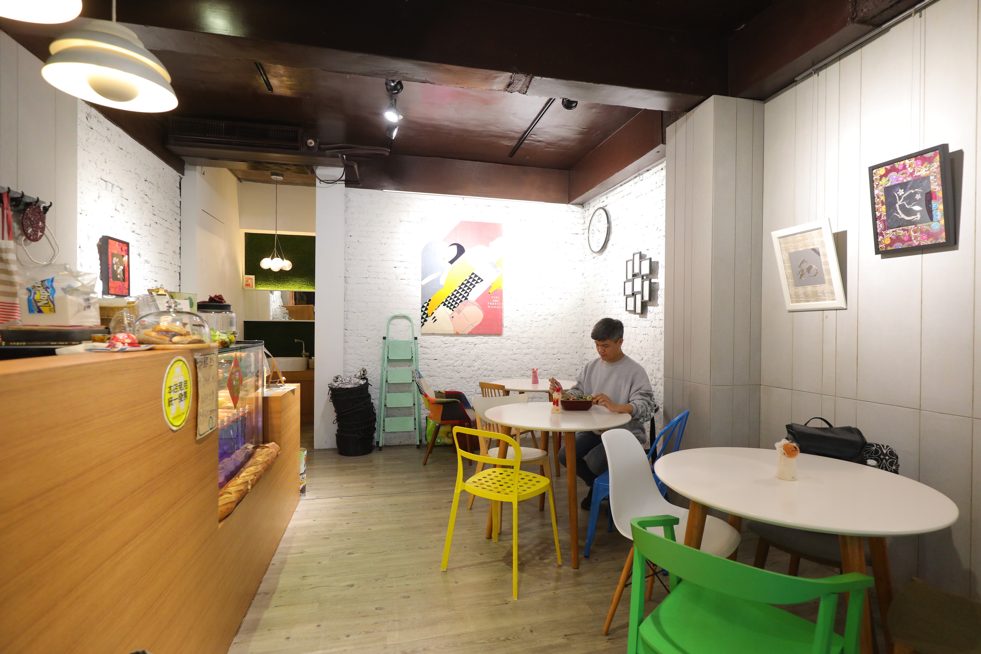 由於外帶客人多，店面用餐區小巧溫馨。