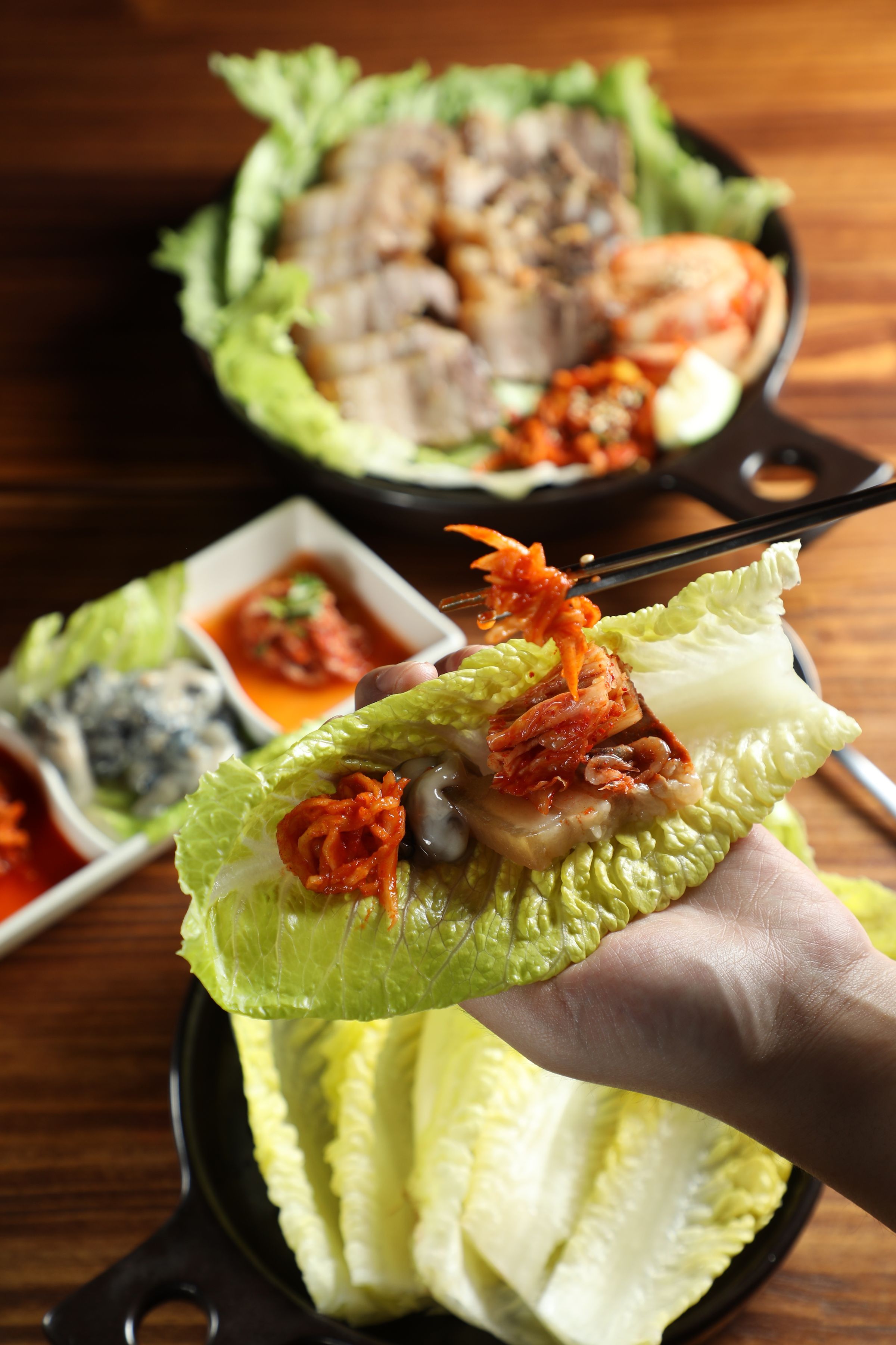 「韓國肉包菜」多種發酵食品的鮮美隨咀嚼在口中碰撞。（520元／份，需一週前預訂）