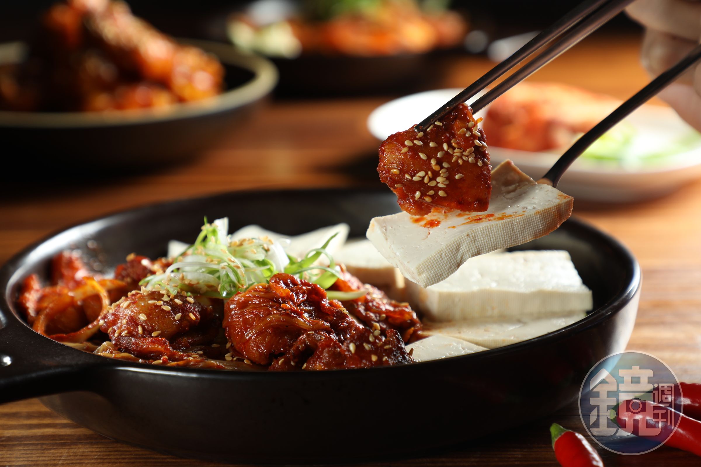 「豬肉泡菜豆腐」用涼涼的豆腐鋪墊，緩和舌尖的火辣。（280元／份，需一週前預訂）