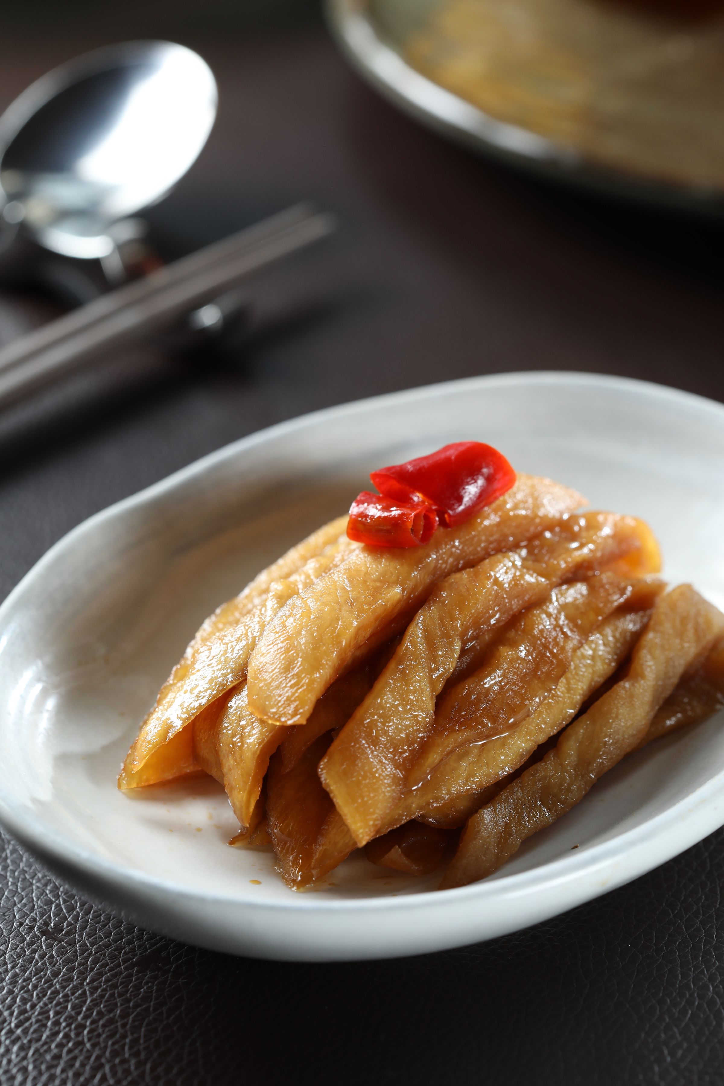 帶台味的「風味醬蘿蔔」完美示範了海派菜融合各路風味的精神。（180元／份）
