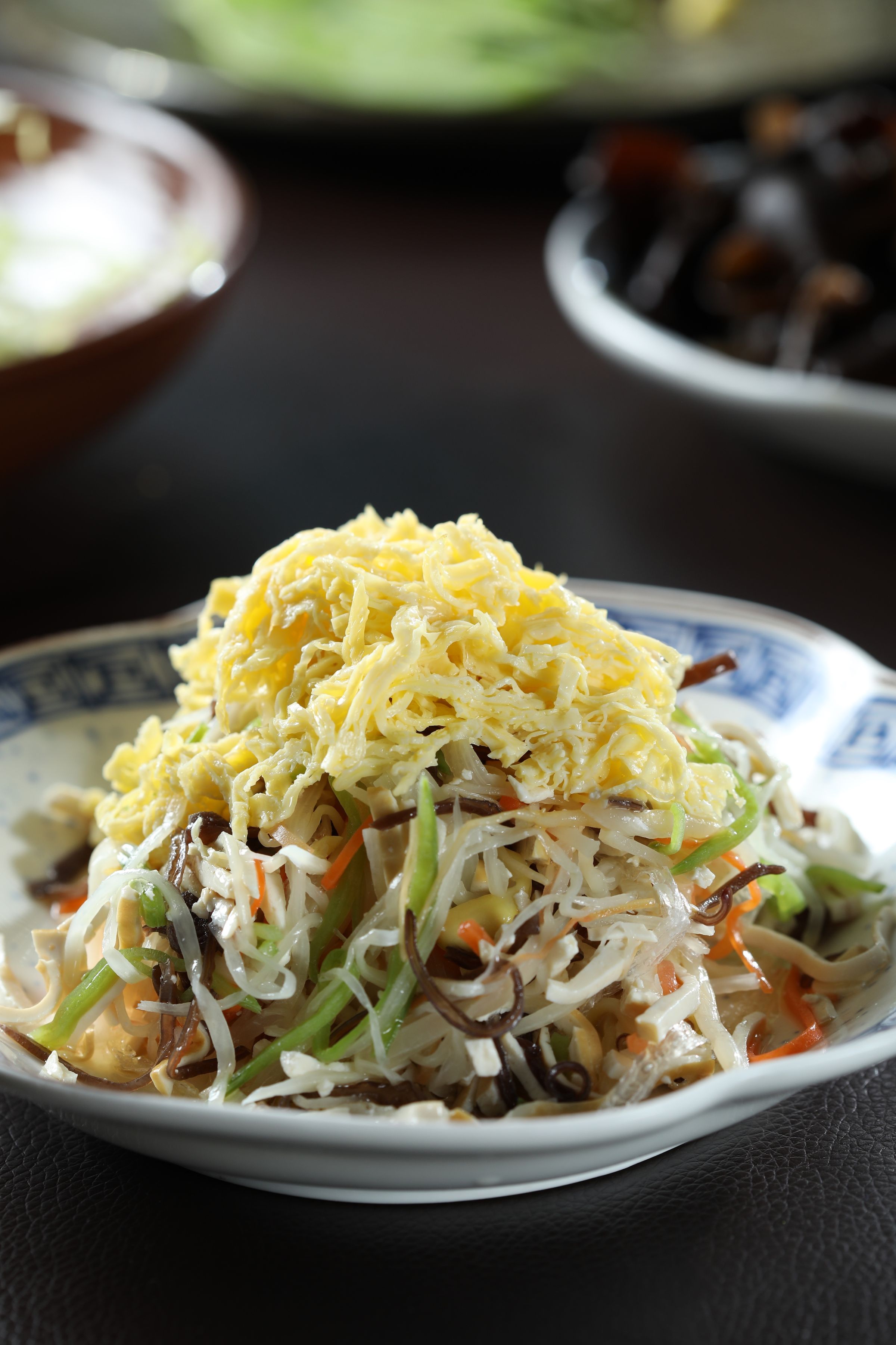 酸香清口的「十八鮮」名字是形容材料種類多而非真的用了18種。（180元／份）