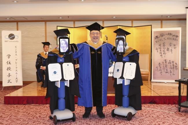 日本BBT大學利用遠端科技完成了畢業典禮。(翻攝自BBT大學官網)