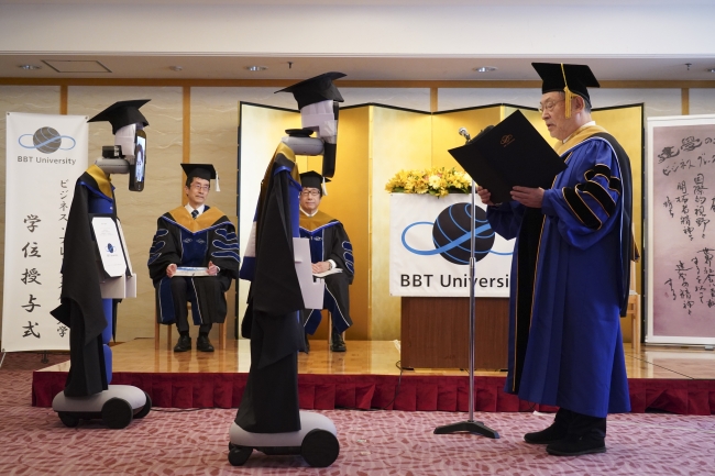 日本BBT大學利用遠端科技完成了畢業典禮。（翻攝自BBT大學官網）