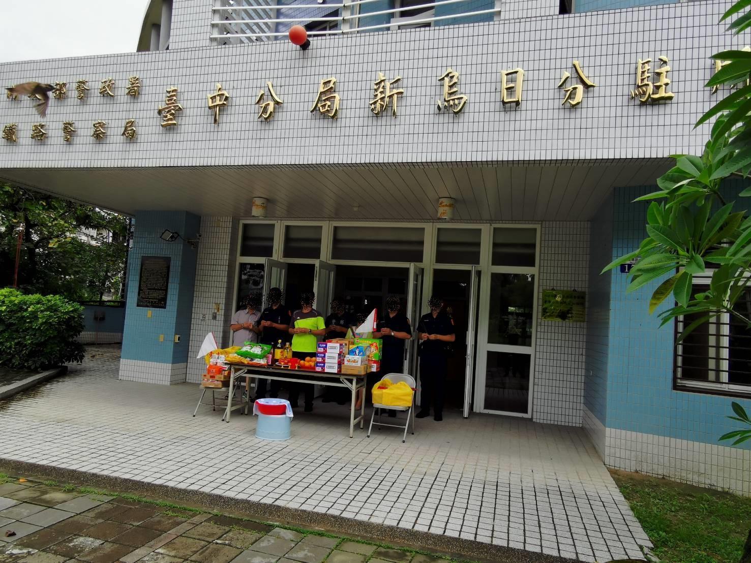 黃姓女子與男友前一晚搭乘高鐵末班車遺失10萬元，隔天一大早就去鐵路警察台中分局新烏日分駐所報案。（翻攝畫面）