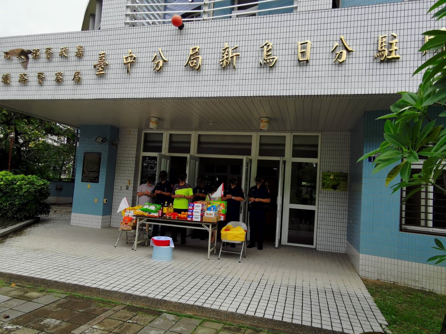 黃姓女子與男友前一晚搭乘高鐵末班車遺失10萬元，隔天一大早就去鐵路警察台中分局新烏日分駐所報案。（翻攝畫面）