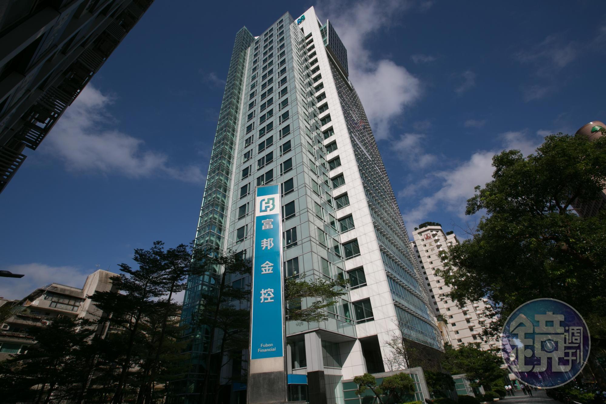 富邦金宣布收購日盛金，卻屢遭外界質疑是資助明天系的肖建華。