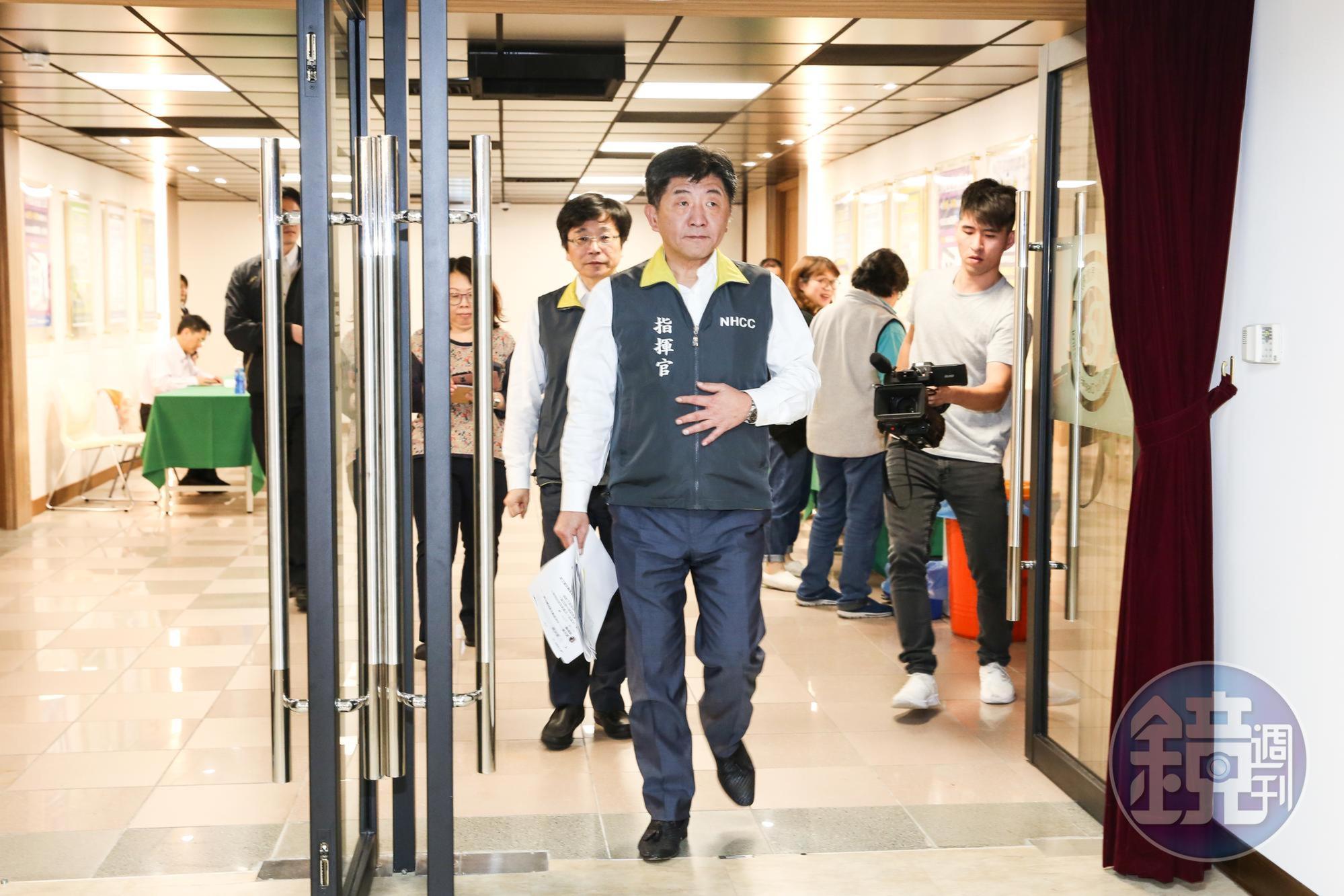 每日中央流行疫情指揮中心固定下午2點召開記者會,今日(6日)卻一早宣布提早至上午10點召開。(本刊資料照)