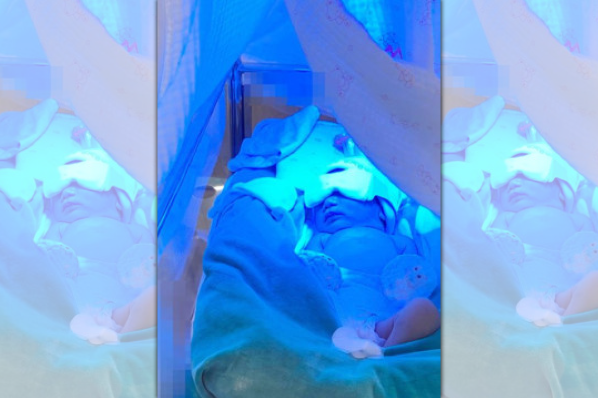 蔡波能因為黃疸指數過標，接受照光治療。（翻攝自蔡波能IG）