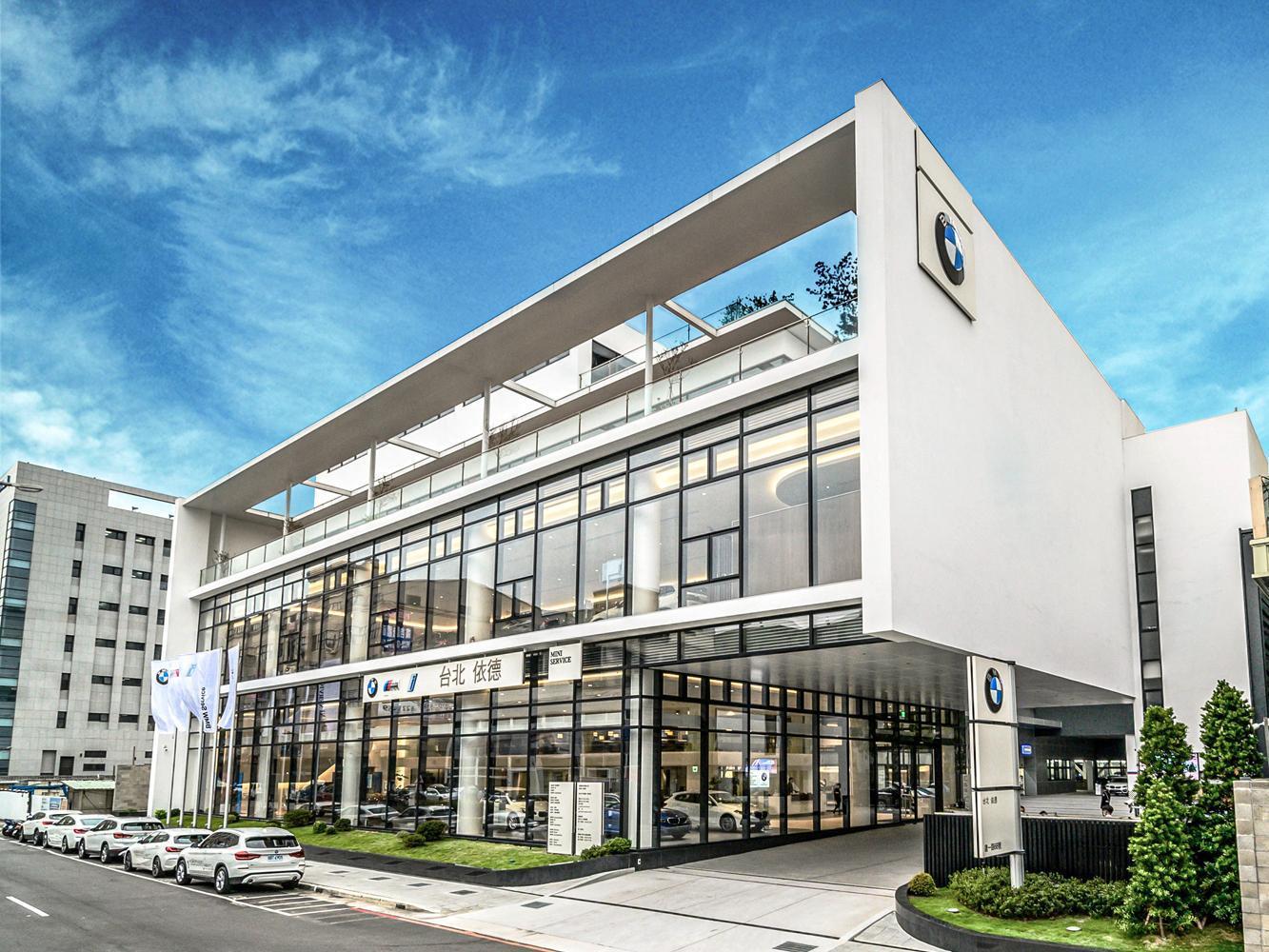 BMW經銷網絡服務再進化-台北依德中和5S全功能展示暨服務中心擴大重新開幕。